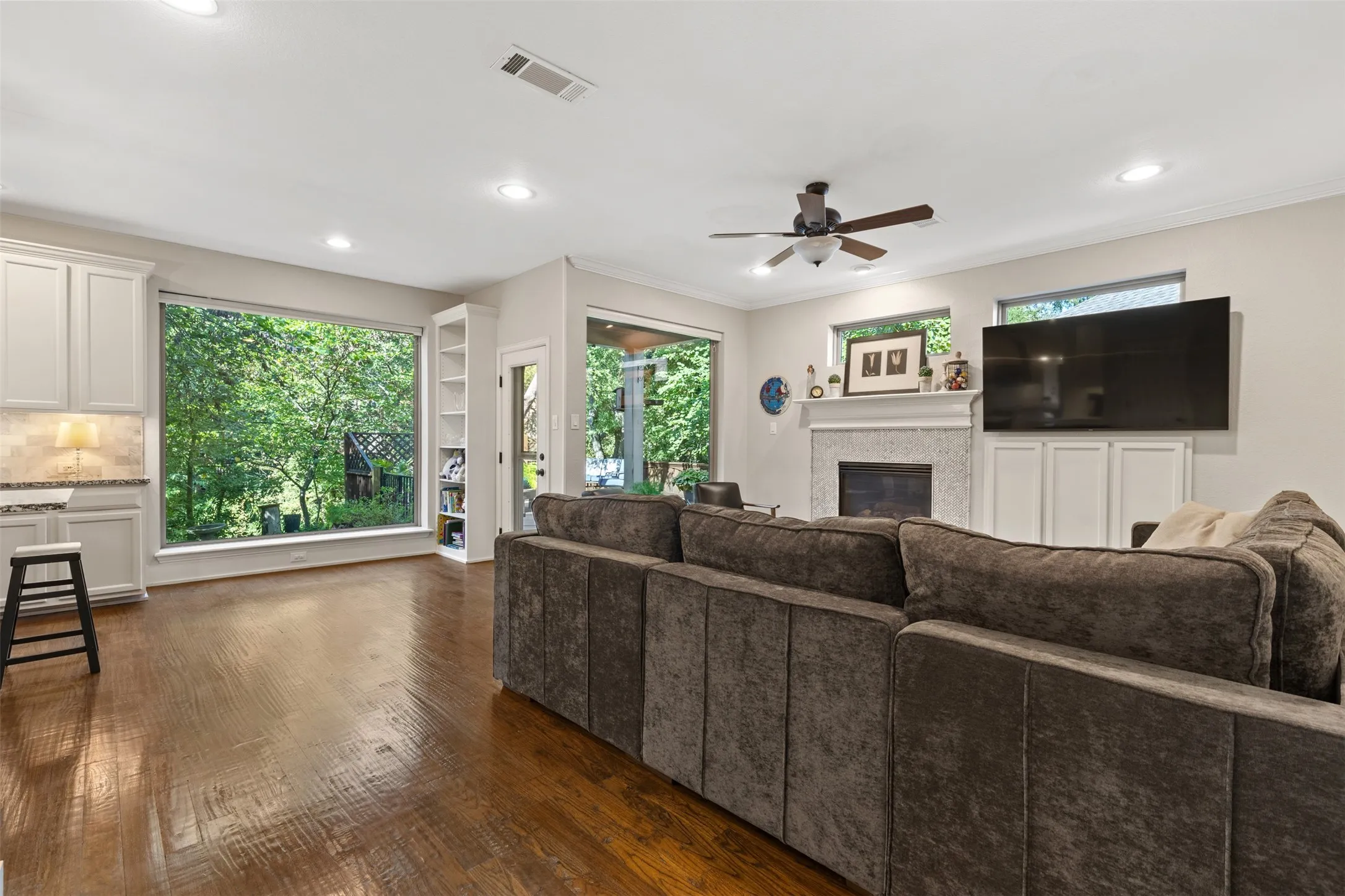 Single Family Residence For Sale in Collin County , 2904 Meadow Glen Drive, Mc Kinney, Texas 75072, 3 Bedroom, 3 Bathroom, 2 Garage spaces, 2,453 Sqft, built in 1994, mls#21383180, Real Estate Agent in Mc Kinney, Homes For Sale in Collin county, Homes For Sale in Mc Kinney, Realtor in Mc Kinney Texas, Real Estate Brokerage Independent Realty Texas, Luminita Cordes Realtor