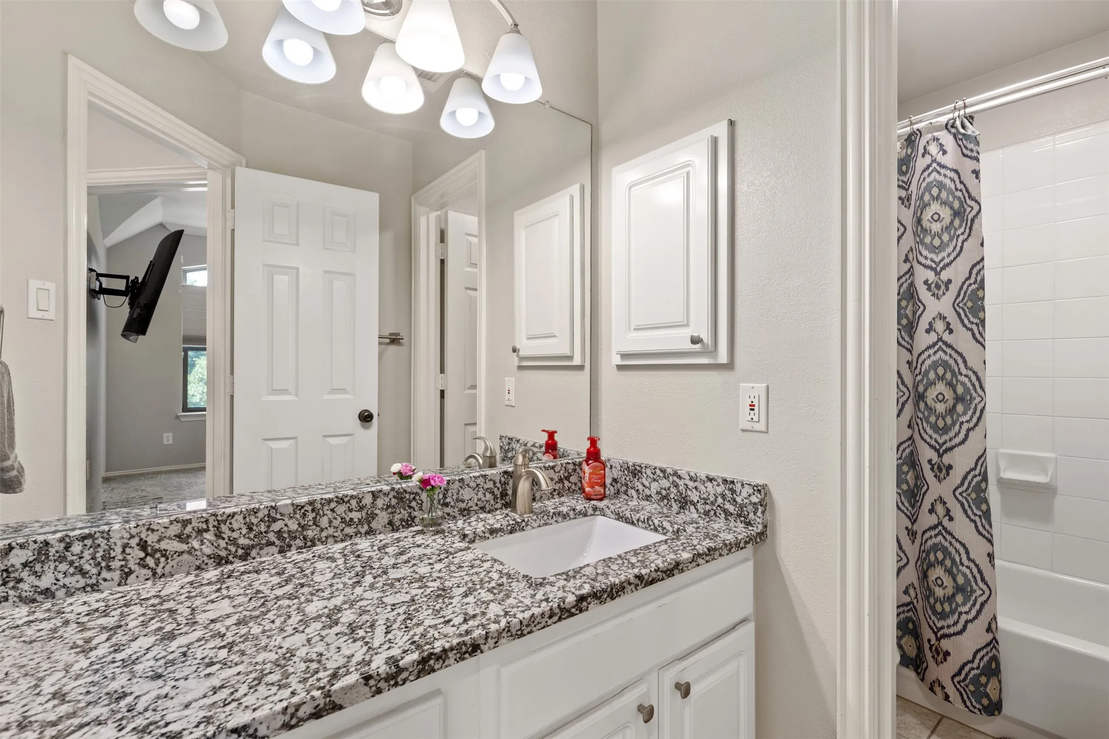 Single Family Residence For Sale in Collin County , 2904 Meadow Glen Drive, Mc Kinney, Texas 75072, 3 Bedroom, 3 Bathroom, 2 Garage spaces, 2,453 Sqft, built in 1994, mls#21383180, Real Estate Agent in Mc Kinney, Homes For Sale in Collin county, Homes For Sale in Mc Kinney, Realtor in Mc Kinney Texas, Real Estate Brokerage Independent Realty Texas, Luminita Cordes Realtor