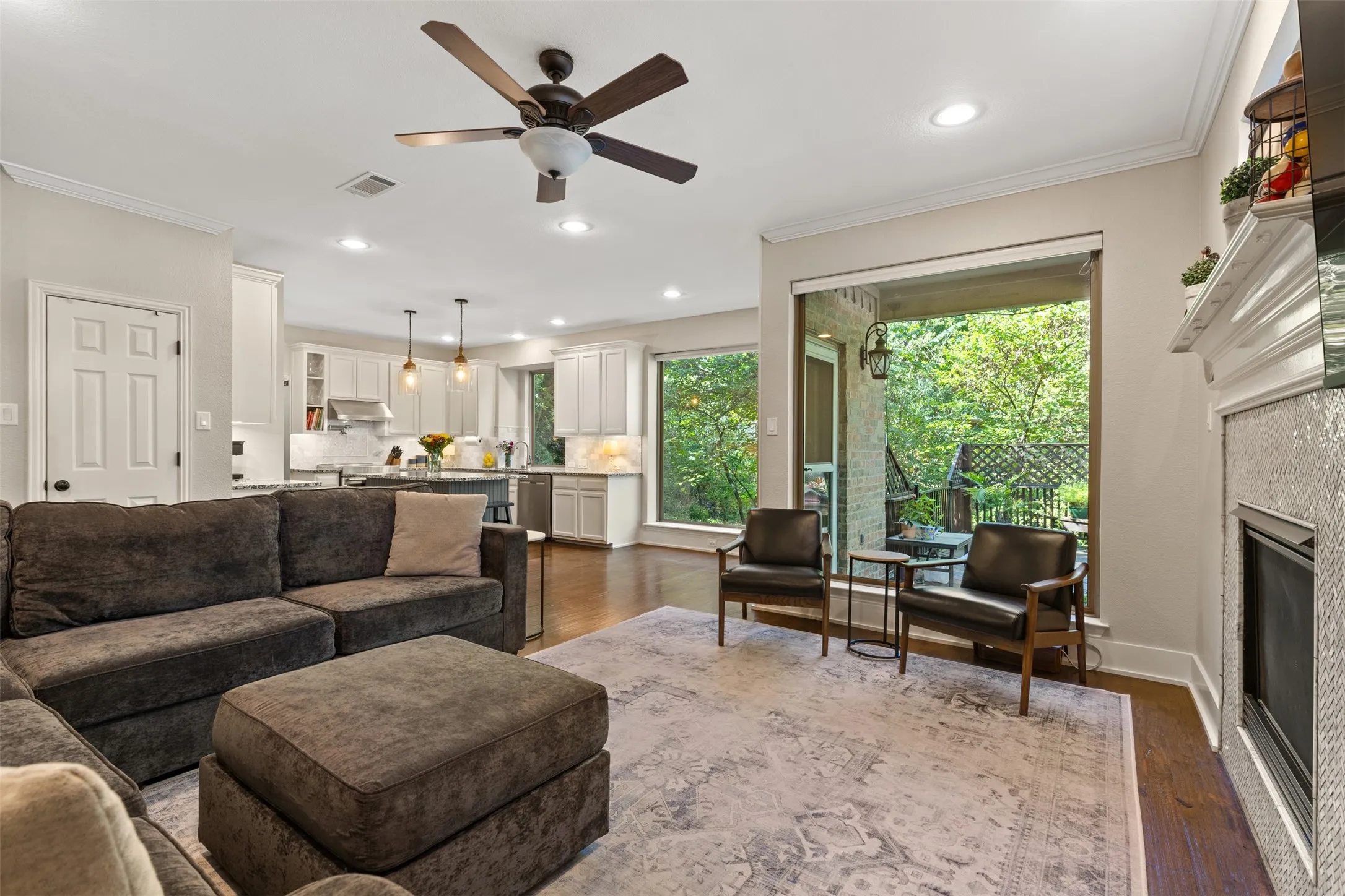 Single Family Residence For Sale in Collin County , 2904 Meadow Glen Drive, Mc Kinney, Texas 75072, 3 Bedroom, 3 Bathroom, 2 Garage spaces, 2,453 Sqft, built in 1994, mls#21383180, Real Estate Agent in Mc Kinney, Homes For Sale in Collin county, Homes For Sale in Mc Kinney, Realtor in Mc Kinney Texas, Real Estate Brokerage Independent Realty Texas, Luminita Cordes Realtor