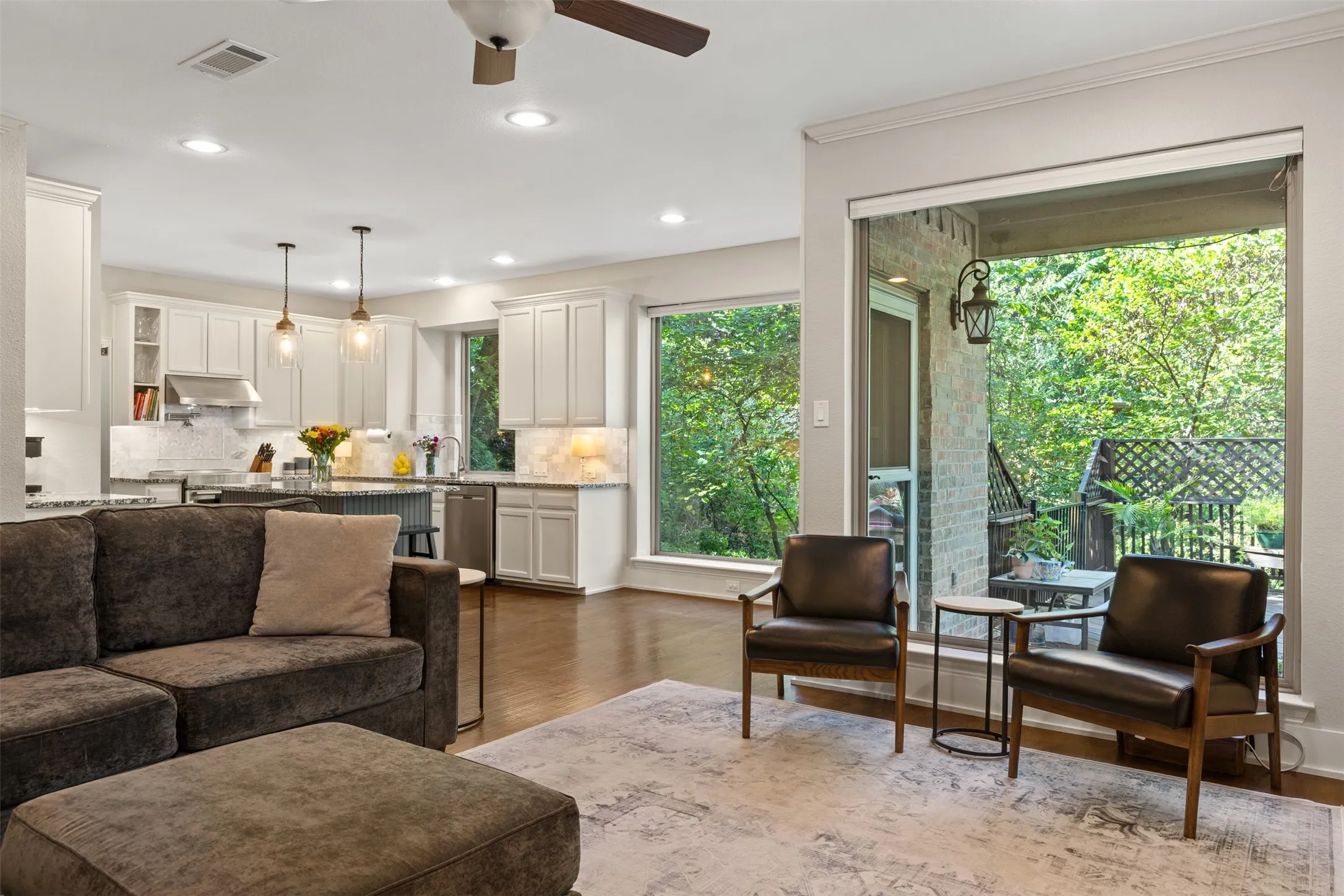 Single Family Residence For Sale in Collin County , 2904 Meadow Glen Drive, Mc Kinney, Texas 75072, 3 Bedroom, 3 Bathroom, 2 Garage spaces, 2,453 Sqft, built in 1994, mls#21383180, Real Estate Agent in Mc Kinney, Homes For Sale in Collin county, Homes For Sale in Mc Kinney, Realtor in Mc Kinney Texas, Real Estate Brokerage Independent Realty Texas, Luminita Cordes Realtor