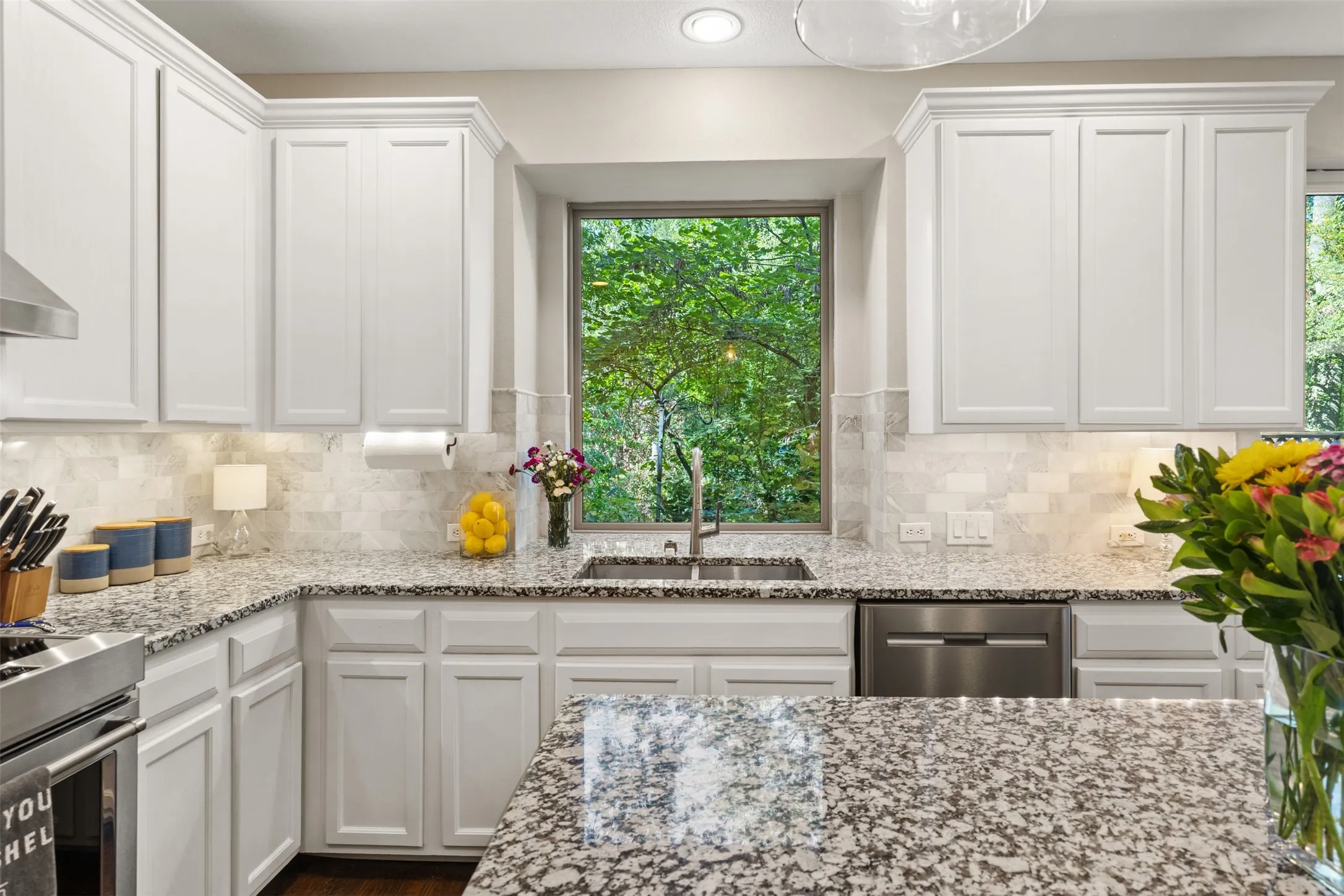 Single Family Residence For Sale in Collin County , 2904 Meadow Glen Drive, Mc Kinney, Texas 75072, 3 Bedroom, 3 Bathroom, 2 Garage spaces, 2,453 Sqft, built in 1994, mls#21383180, Real Estate Agent in Mc Kinney, Homes For Sale in Collin county, Homes For Sale in Mc Kinney, Realtor in Mc Kinney Texas, Real Estate Brokerage Independent Realty Texas, Luminita Cordes Realtor