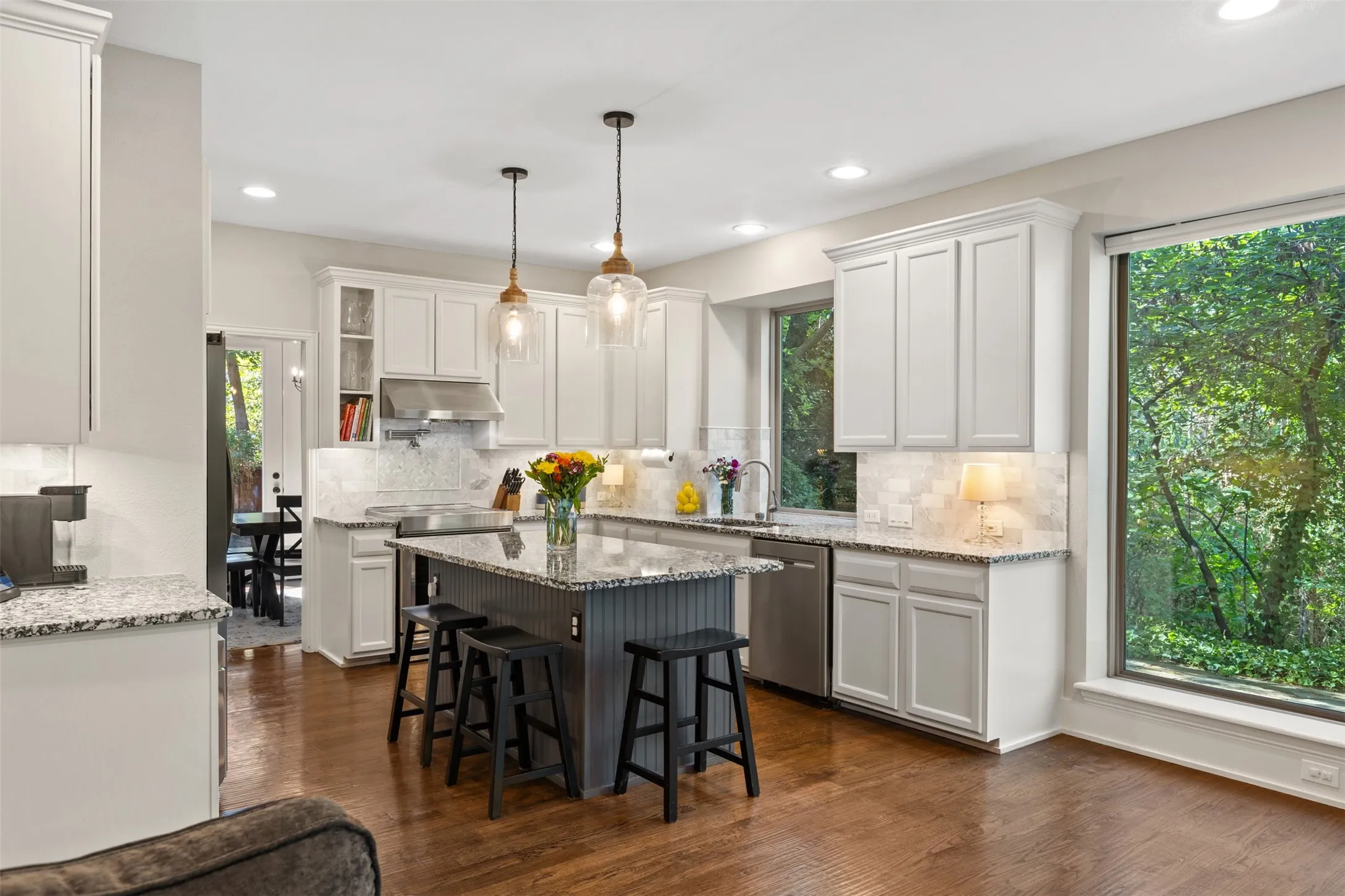 Single Family Residence For Sale in Collin County , 2904 Meadow Glen Drive, Mc Kinney, Texas 75072, 3 Bedroom, 3 Bathroom, 2 Garage spaces, 2,453 Sqft, built in 1994, mls#21383180, Real Estate Agent in Mc Kinney, Homes For Sale in Collin county, Homes For Sale in Mc Kinney, Realtor in Mc Kinney Texas, Real Estate Brokerage Independent Realty Texas, Luminita Cordes Realtor