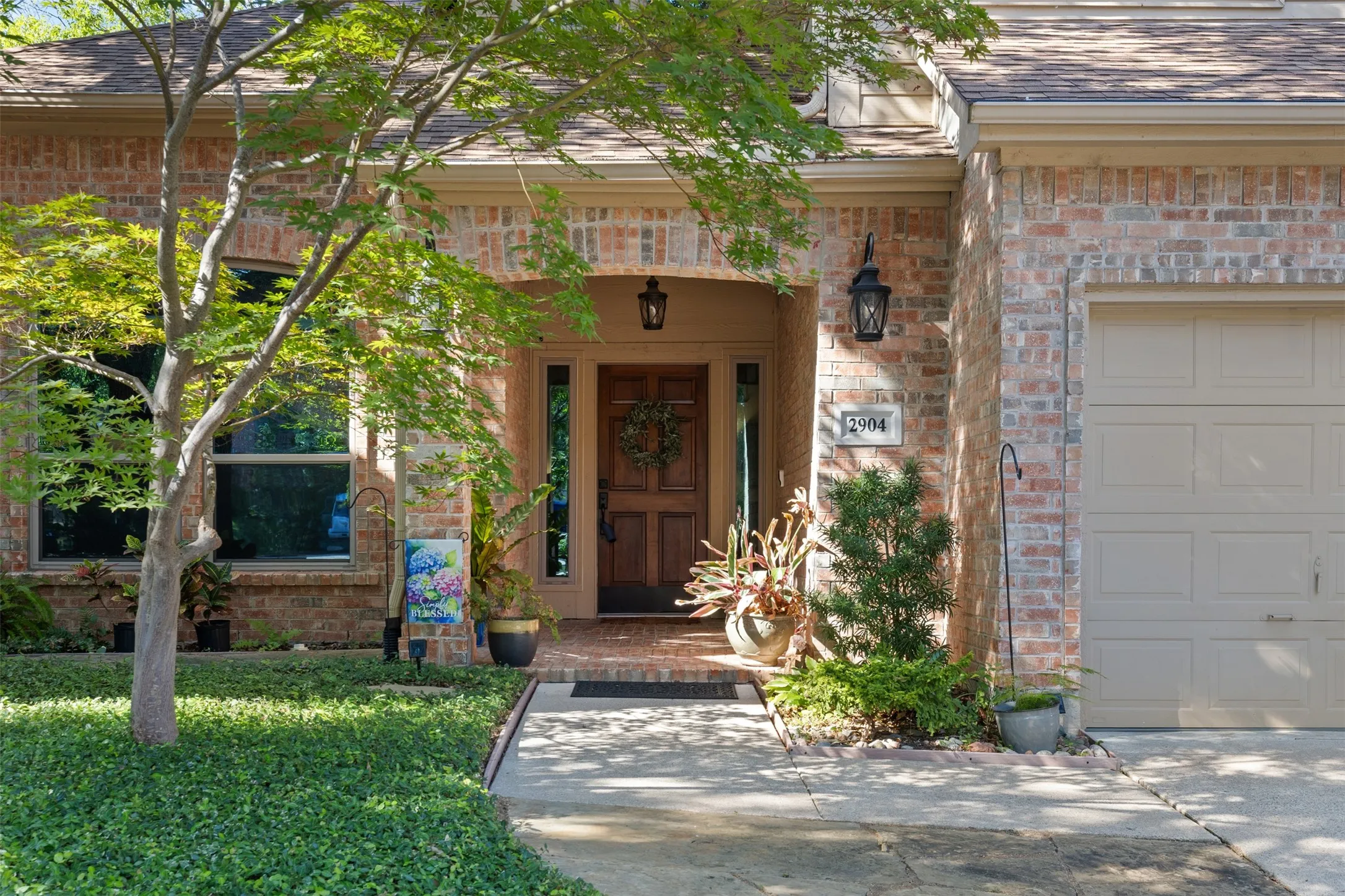 Single Family Residence For Sale in Collin County , 2904 Meadow Glen Drive, Mc Kinney, Texas 75072, 3 Bedroom, 3 Bathroom, 2 Garage spaces, 2,453 Sqft, built in 1994, mls#21383180, Real Estate Agent in Mc Kinney, Homes For Sale in Collin county, Homes For Sale in Mc Kinney, Realtor in Mc Kinney Texas, Real Estate Brokerage Independent Realty Texas, Luminita Cordes Realtor