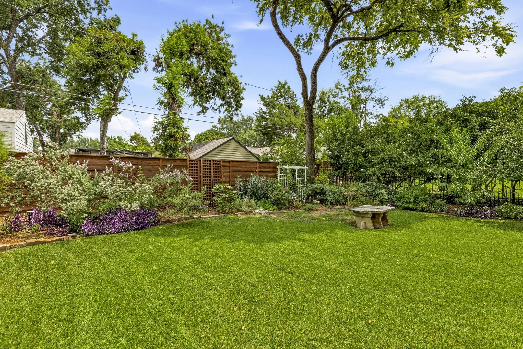 Single Family Residence For Sale in Dallas County , 608 Monte Vista Drive, Dallas, Texas 75223, 3 Bedroom, 3 Bathroom, 2 Garage spaces, 2,570 Sqft, built in 1929, mls#21375221, Real Estate Agent in Dallas, Homes For Sale in Dallas county, Homes For Sale in Dallas, Realtor in Dallas Texas, Real Estate Brokerage Independent Realty Texas, Luminita Cordes Realtor