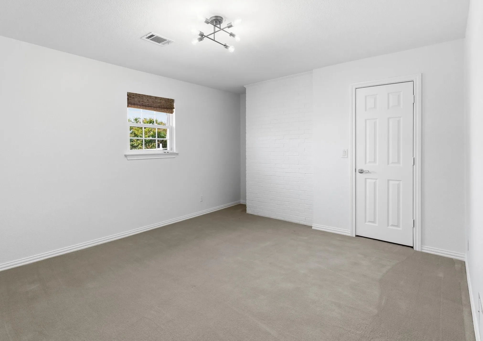 Townhouse For Sale in Dallas County , 3741 Weeburn Drive, Dallas, Texas 75229, 4 Bedroom, 3 Bathroom, 2 Garage spaces, 2,736 Sqft, built in 1970, mls#21381472, Real Estate Agent in Dallas, Homes For Sale in Dallas county, Homes For Sale in Dallas, Realtor in Dallas Texas, Real Estate Brokerage Independent Realty Texas, Luminita Cordes Realtor