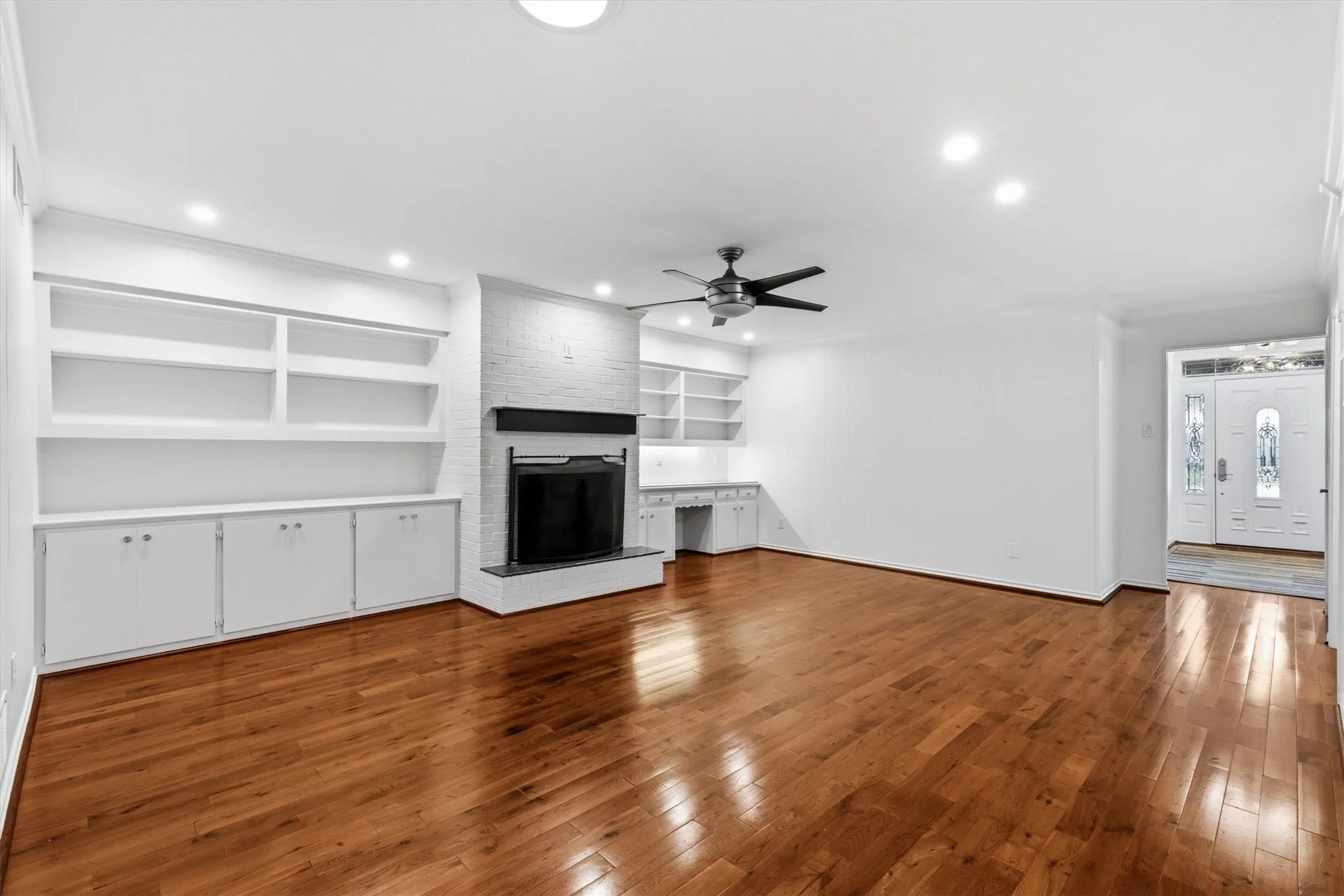 Townhouse For Sale in Dallas County , 3741 Weeburn Drive, Dallas, Texas 75229, 4 Bedroom, 3 Bathroom, 2 Garage spaces, 2,736 Sqft, built in 1970, mls#21381472, Real Estate Agent in Dallas, Homes For Sale in Dallas county, Homes For Sale in Dallas, Realtor in Dallas Texas, Real Estate Brokerage Independent Realty Texas, Luminita Cordes Realtor