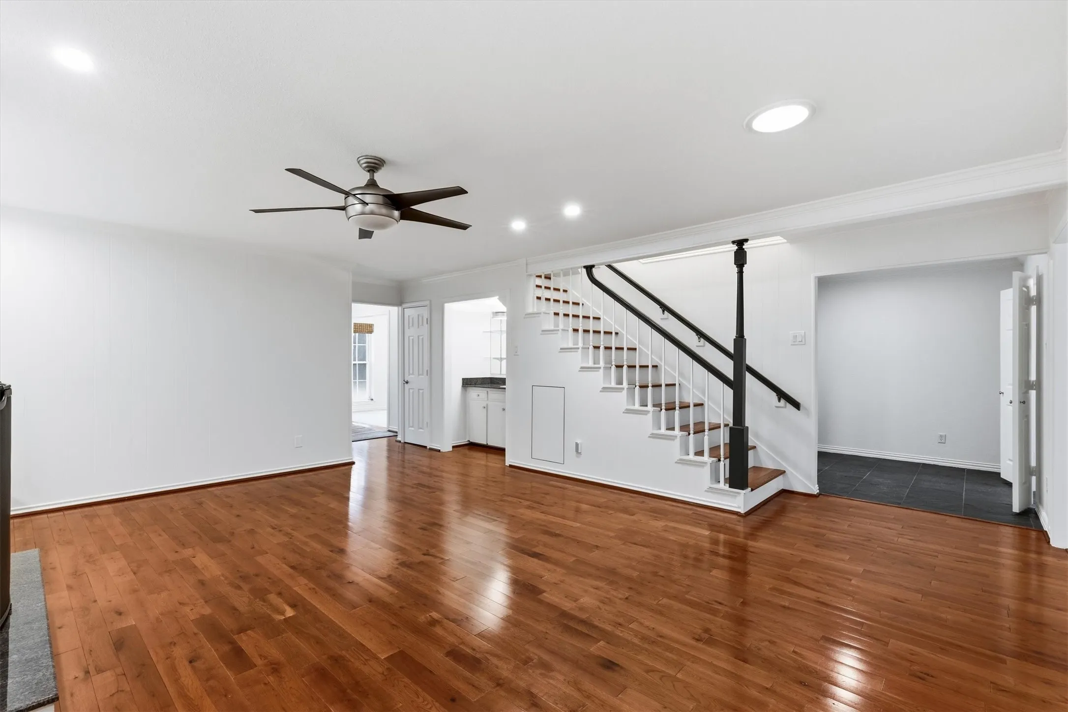 Townhouse For Sale in Dallas County , 3741 Weeburn Drive, Dallas, Texas 75229, 4 Bedroom, 3 Bathroom, 2 Garage spaces, 2,736 Sqft, built in 1970, mls#21381472, Real Estate Agent in Dallas, Homes For Sale in Dallas county, Homes For Sale in Dallas, Realtor in Dallas Texas, Real Estate Brokerage Independent Realty Texas, Luminita Cordes Realtor
