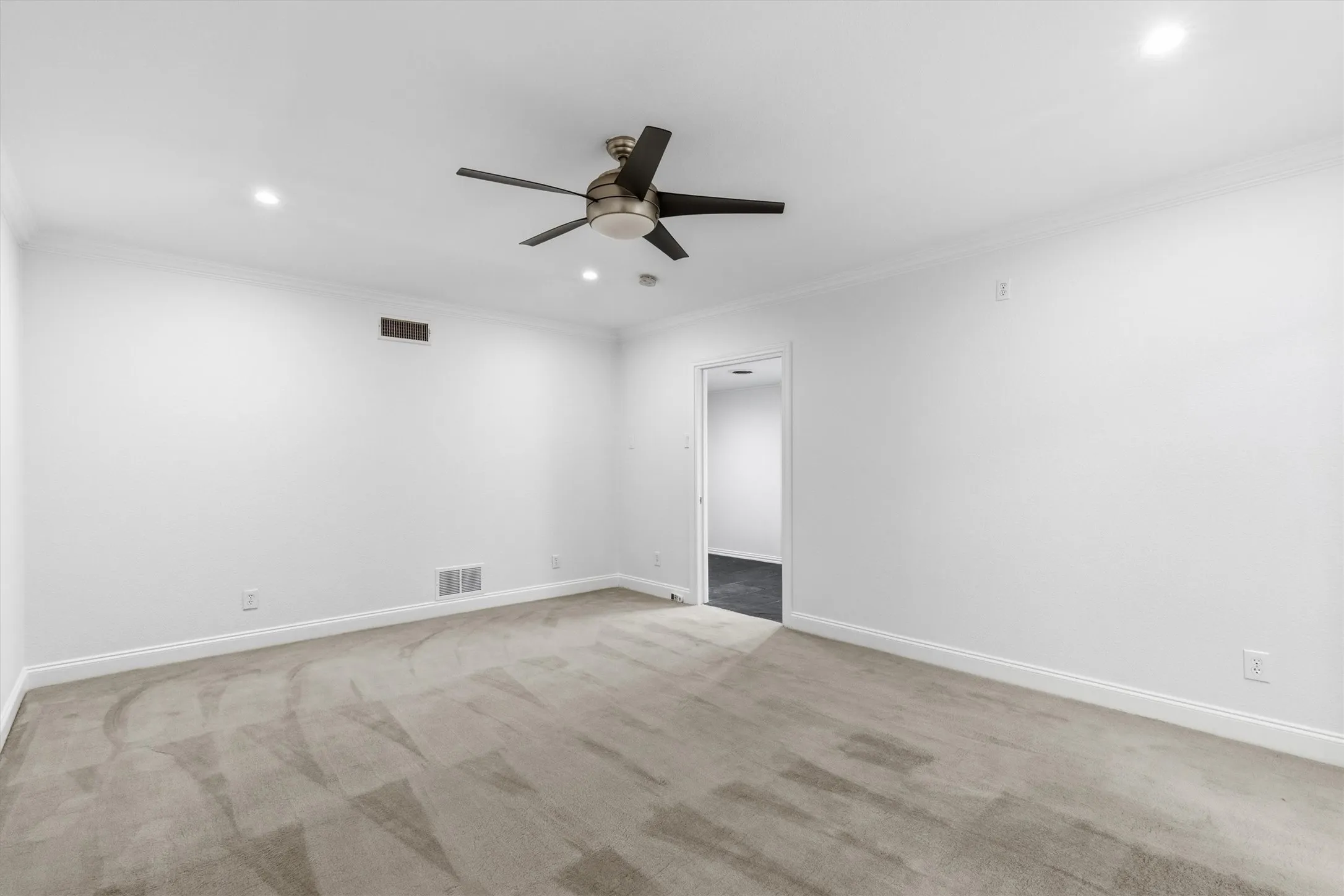 Townhouse For Sale in Dallas County , 3741 Weeburn Drive, Dallas, Texas 75229, 4 Bedroom, 3 Bathroom, 2 Garage spaces, 2,736 Sqft, built in 1970, mls#21381472, Real Estate Agent in Dallas, Homes For Sale in Dallas county, Homes For Sale in Dallas, Realtor in Dallas Texas, Real Estate Brokerage Independent Realty Texas, Luminita Cordes Realtor
