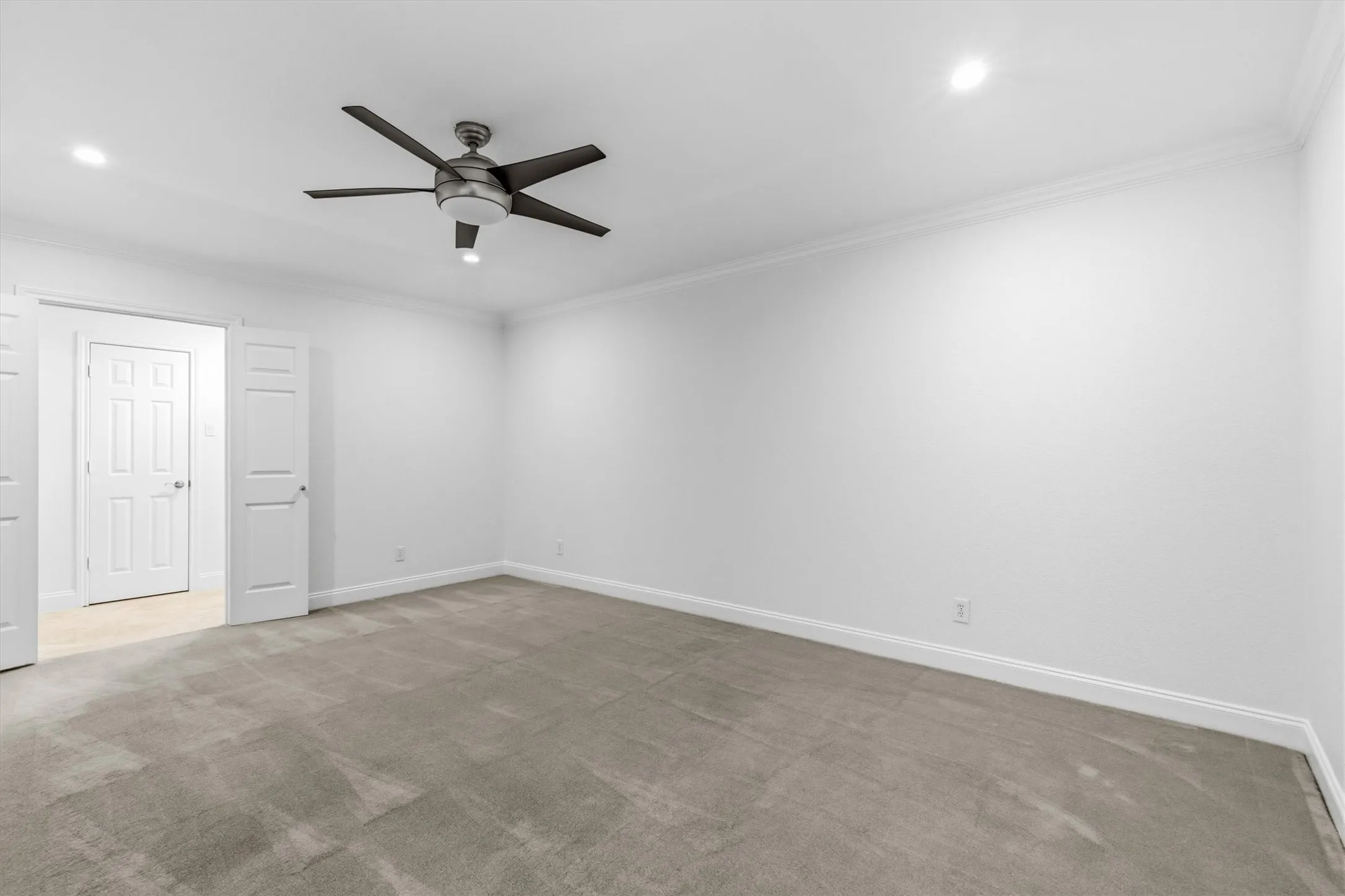 Townhouse For Sale in Dallas County , 3741 Weeburn Drive, Dallas, Texas 75229, 4 Bedroom, 3 Bathroom, 2 Garage spaces, 2,736 Sqft, built in 1970, mls#21381472, Real Estate Agent in Dallas, Homes For Sale in Dallas county, Homes For Sale in Dallas, Realtor in Dallas Texas, Real Estate Brokerage Independent Realty Texas, Luminita Cordes Realtor