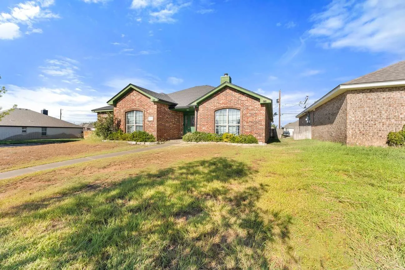 Single Family Residence For Sale in Randall County , 4218 Ross Street, Amarillo, Texas 79118, 4 Bedroom, 2 Bathroom, 2 Garage spaces, 1,760 Sqft, built in 2005, mls#21383206, Real Estate Agent in Amarillo, Homes For Sale in Randall county, Homes For Sale in Amarillo, Realtor in Amarillo Texas, Real Estate Brokerage Independent Realty Texas, Luminita Cordes Realtor