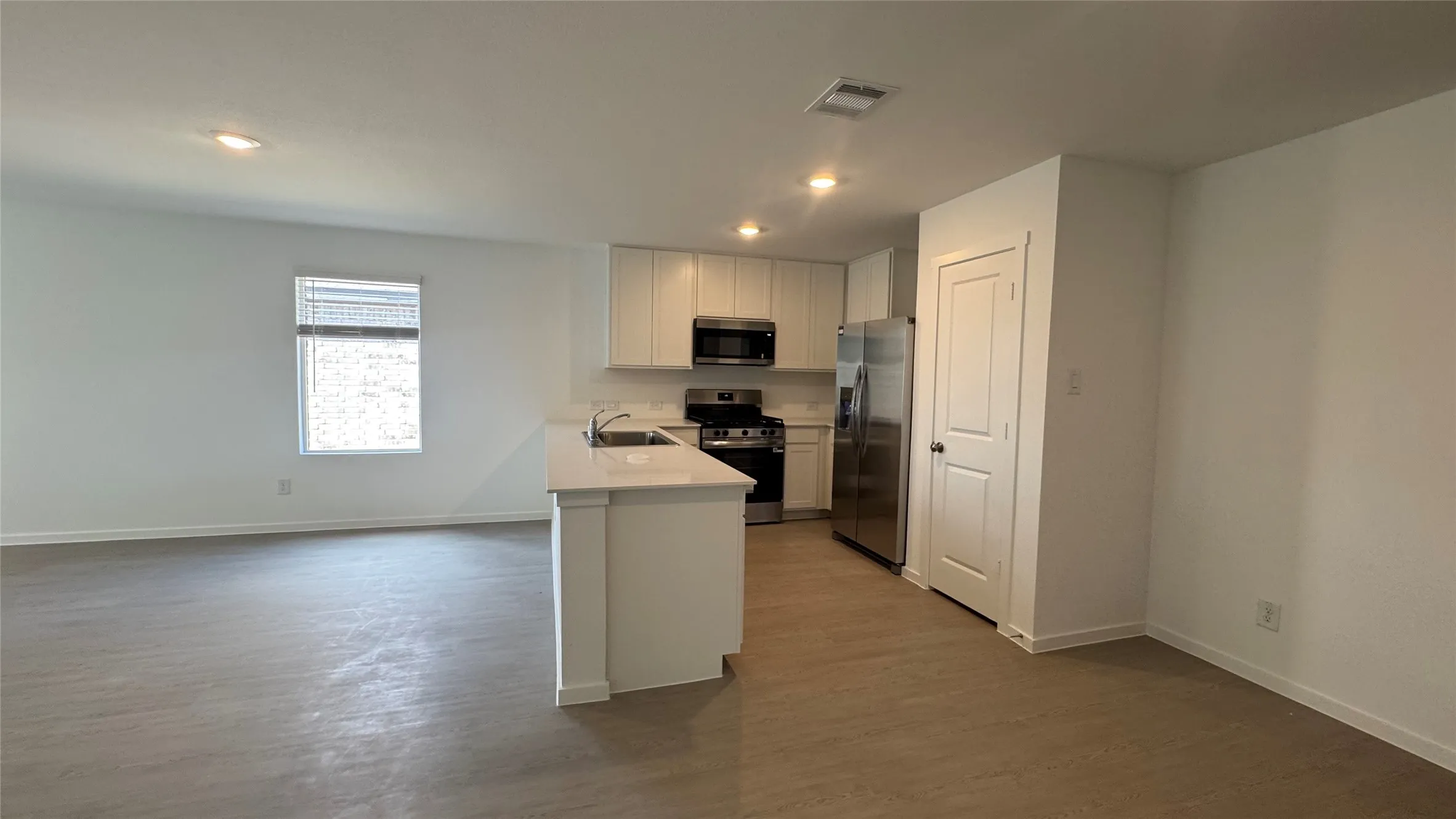 Single Family Residence For Rent in Tarrant County , 436 Sambal Drive, Fort Worth, Texas 76140, 4 Bedroom, 2 Bathroom, 2 Garage spaces, 2,047 Sqft, built in 2026, mls#21382584, Real Estate Agent in Fort Worth, Homes For Rent in Tarrant county, Homes For Rent in Fort Worth, Realtor in Fort Worth Texas, Real Estate Brokerage Independent Realty Texas, Luminita Cordes Realtor