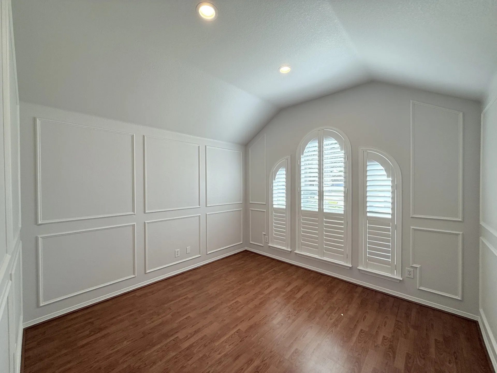 Single Family Residence For Rent in Tarrant County , 2749 Crystal Glenn Circle, Hurst, Texas 76054, 3 Bedroom, 2 Bathroom, 2 Garage spaces, 1,908 Sqft, built in 1996, mls#21383110, Real Estate Agent in Hurst, Homes For Rent in Tarrant county, Homes For Rent in Hurst, Realtor in Hurst Texas, Real Estate Brokerage Independent Realty Texas, Luminita Cordes Realtor