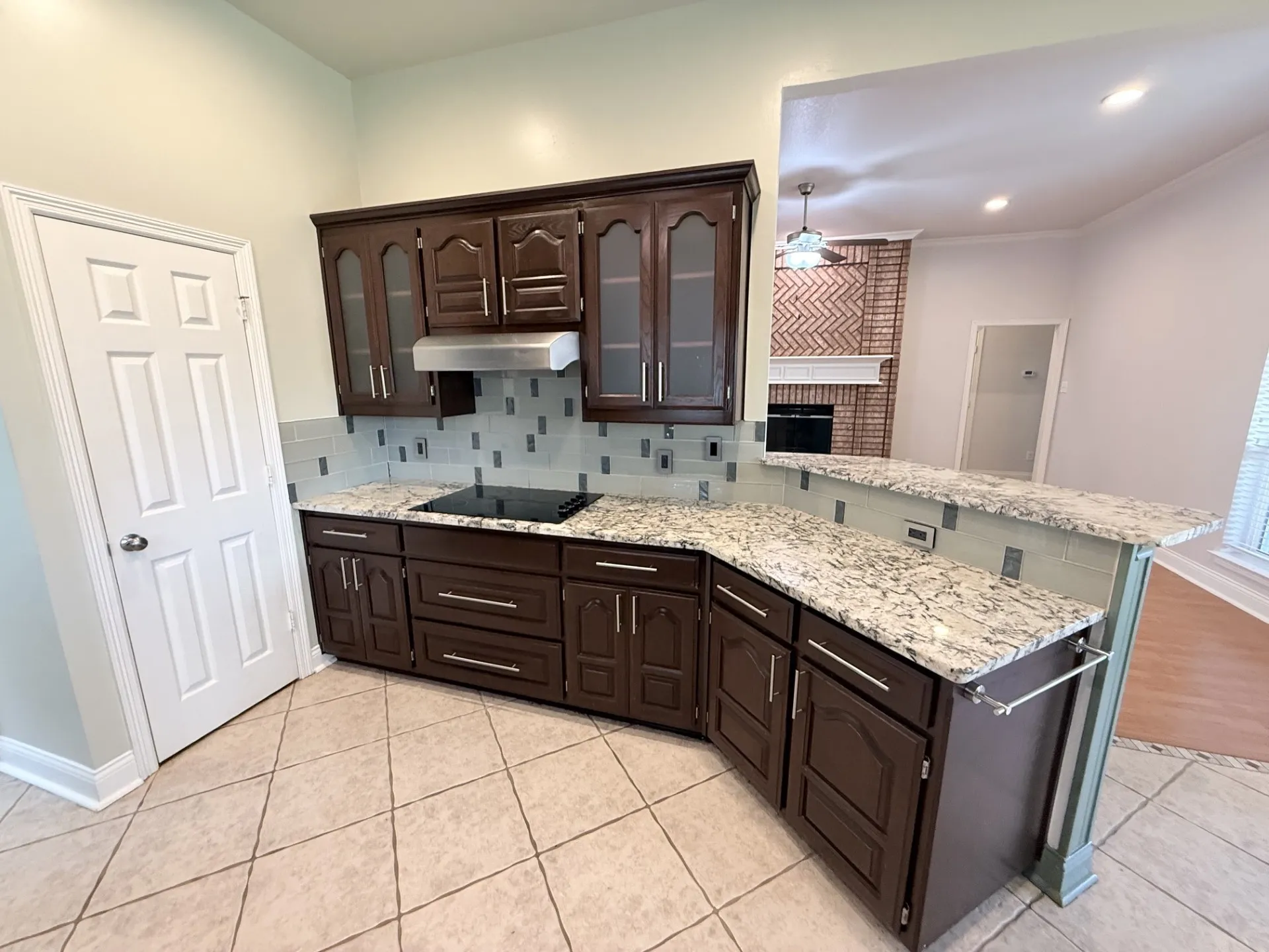 Single Family Residence For Rent in Tarrant County , 2749 Crystal Glenn Circle, Hurst, Texas 76054, 3 Bedroom, 2 Bathroom, 2 Garage spaces, 1,908 Sqft, built in 1996, mls#21383110, Real Estate Agent in Hurst, Homes For Rent in Tarrant county, Homes For Rent in Hurst, Realtor in Hurst Texas, Real Estate Brokerage Independent Realty Texas, Luminita Cordes Realtor