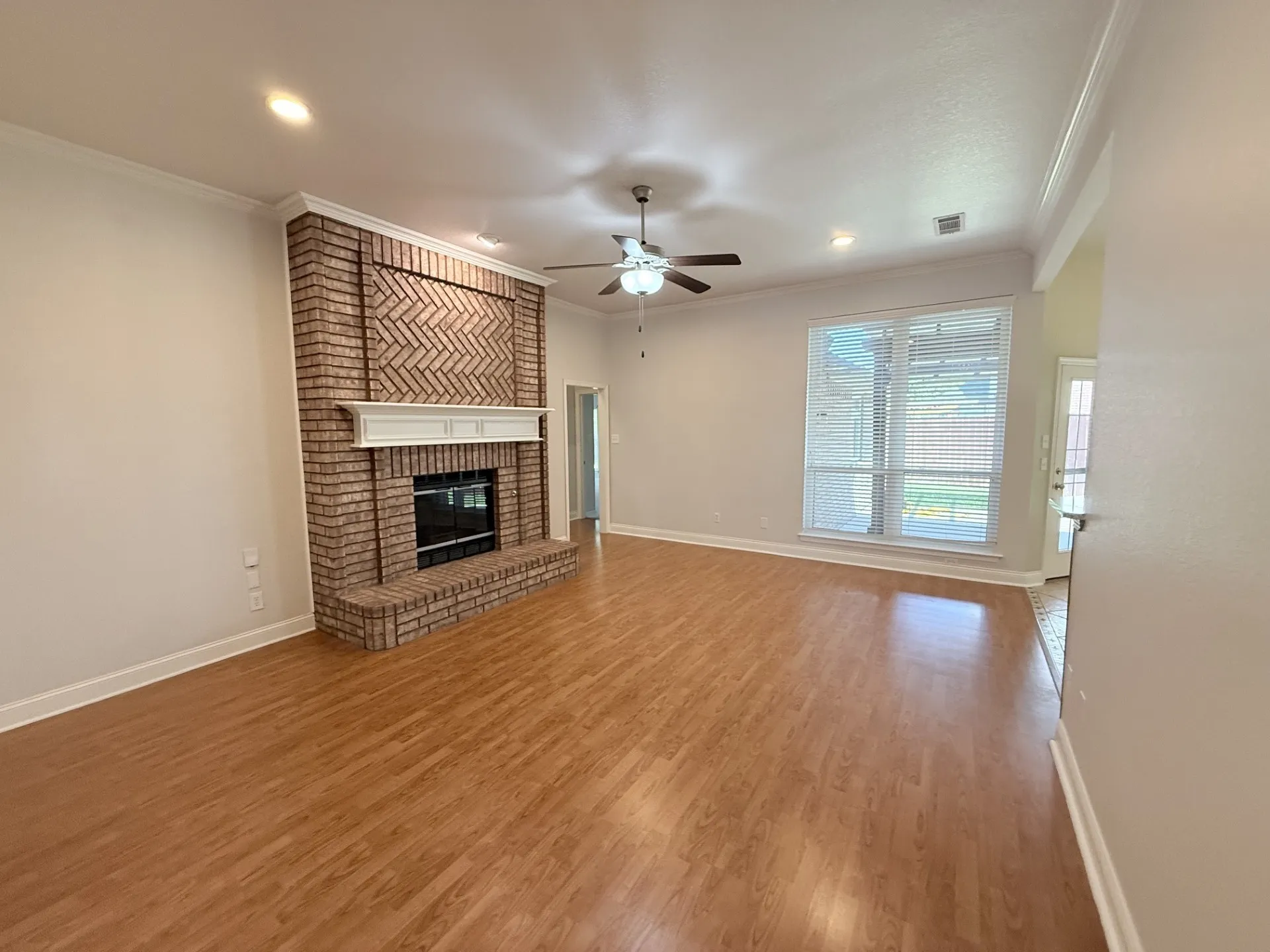Single Family Residence For Rent in Tarrant County , 2749 Crystal Glenn Circle, Hurst, Texas 76054, 3 Bedroom, 2 Bathroom, 2 Garage spaces, 1,908 Sqft, built in 1996, mls#21383110, Real Estate Agent in Hurst, Homes For Rent in Tarrant county, Homes For Rent in Hurst, Realtor in Hurst Texas, Real Estate Brokerage Independent Realty Texas, Luminita Cordes Realtor