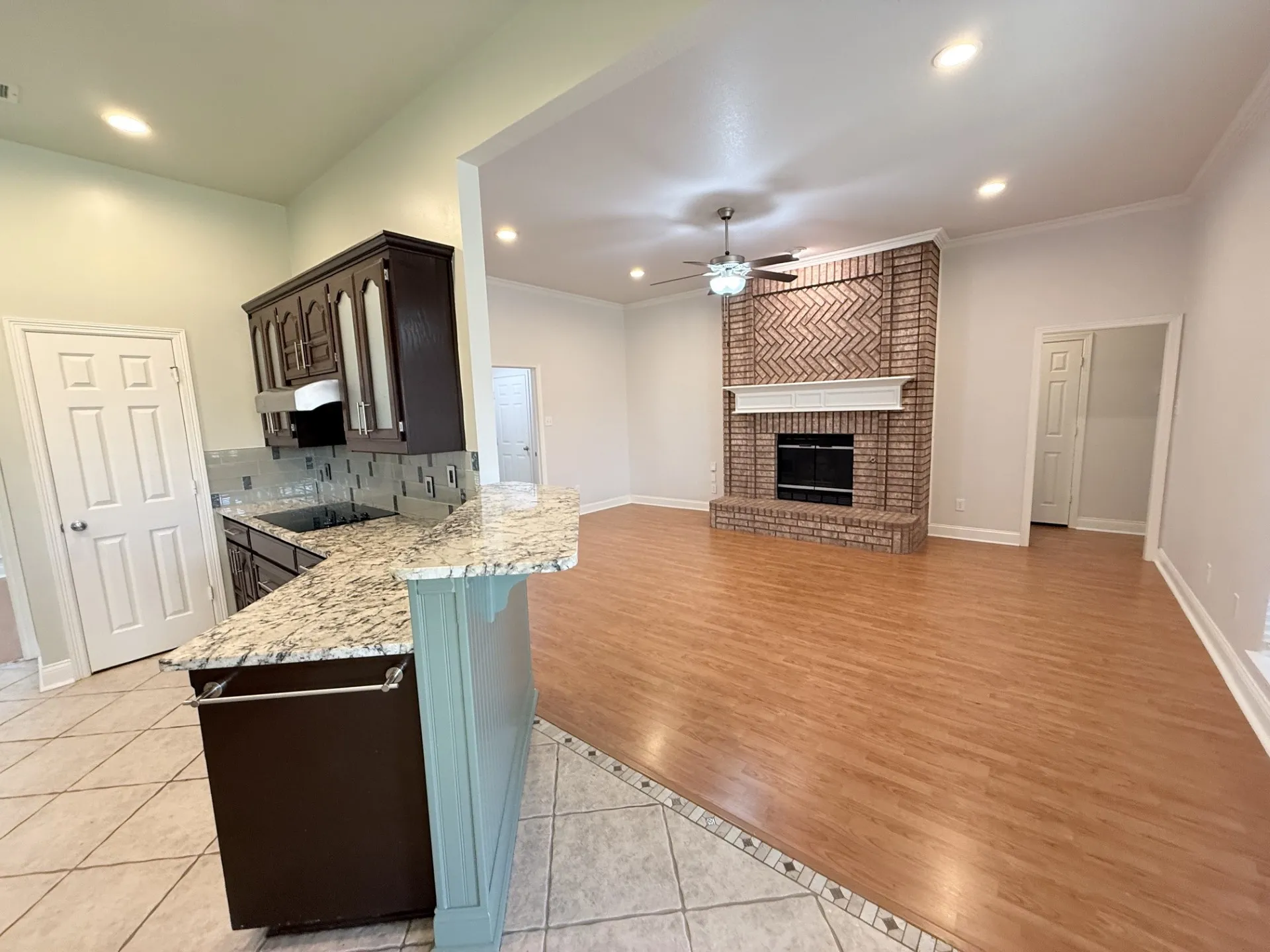 Single Family Residence For Rent in Tarrant County , 2749 Crystal Glenn Circle, Hurst, Texas 76054, 3 Bedroom, 2 Bathroom, 2 Garage spaces, 1,908 Sqft, built in 1996, mls#21383110, Real Estate Agent in Hurst, Homes For Rent in Tarrant county, Homes For Rent in Hurst, Realtor in Hurst Texas, Real Estate Brokerage Independent Realty Texas, Luminita Cordes Realtor