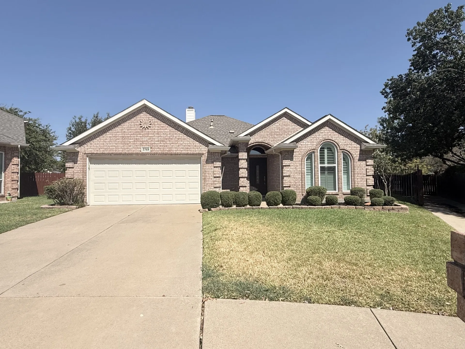 Single Family Residence For Rent in Tarrant County , 2749 Crystal Glenn Circle, Hurst, Texas 76054, 3 Bedroom, 2 Bathroom, 2 Garage spaces, 1,908 Sqft, built in 1996, mls#21383110, Real Estate Agent in Hurst, Homes For Rent in Tarrant county, Homes For Rent in Hurst, Realtor in Hurst Texas, Real Estate Brokerage Independent Realty Texas, Luminita Cordes Realtor