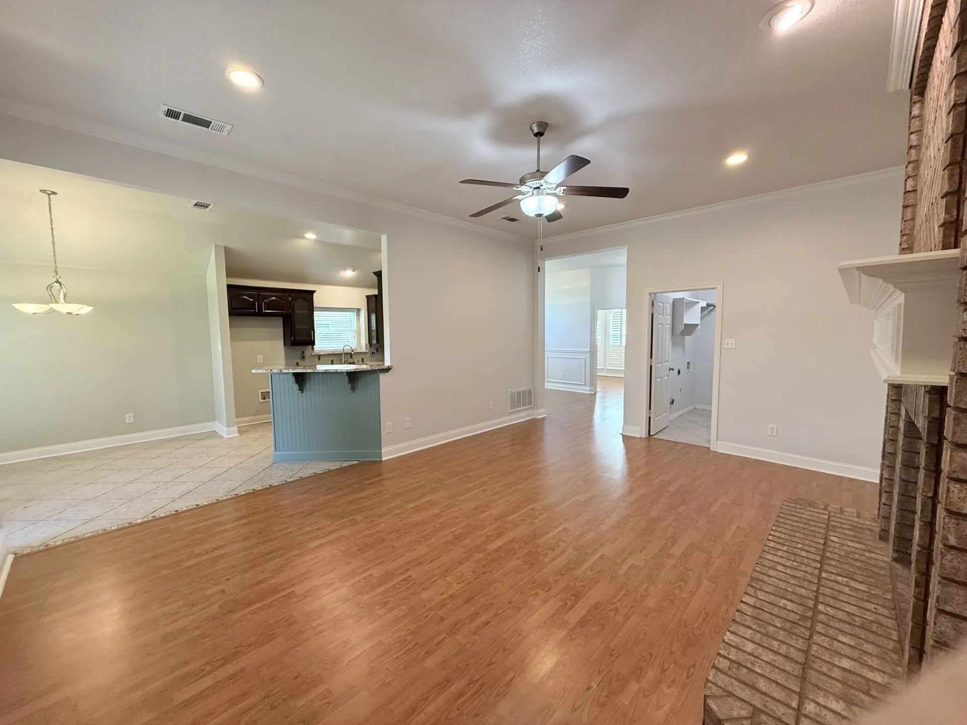 Single Family Residence For Rent in Tarrant County , 2749 Crystal Glenn Circle, Hurst, Texas 76054, 3 Bedroom, 2 Bathroom, 2 Garage spaces, 1,908 Sqft, built in 1996, mls#21383110, Real Estate Agent in Hurst, Homes For Rent in Tarrant county, Homes For Rent in Hurst, Realtor in Hurst Texas, Real Estate Brokerage Independent Realty Texas, Luminita Cordes Realtor