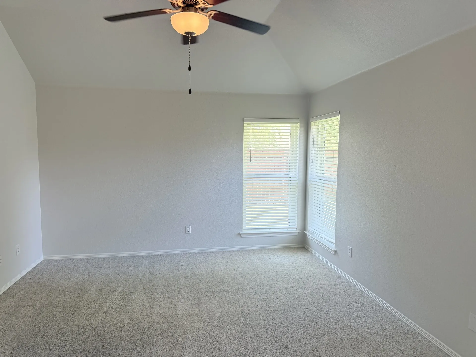 Single Family Residence For Rent in Tarrant County , 2749 Crystal Glenn Circle, Hurst, Texas 76054, 3 Bedroom, 2 Bathroom, 2 Garage spaces, 1,908 Sqft, built in 1996, mls#21383110, Real Estate Agent in Hurst, Homes For Rent in Tarrant county, Homes For Rent in Hurst, Realtor in Hurst Texas, Real Estate Brokerage Independent Realty Texas, Luminita Cordes Realtor