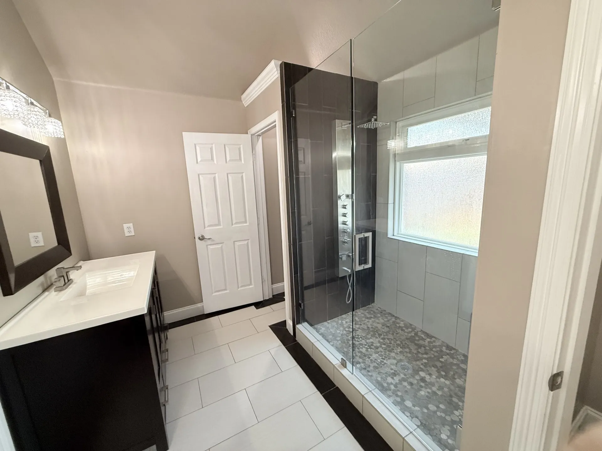 Single Family Residence For Rent in Tarrant County , 2749 Crystal Glenn Circle, Hurst, Texas 76054, 3 Bedroom, 2 Bathroom, 2 Garage spaces, 1,908 Sqft, built in 1996, mls#21383110, Real Estate Agent in Hurst, Homes For Rent in Tarrant county, Homes For Rent in Hurst, Realtor in Hurst Texas, Real Estate Brokerage Independent Realty Texas, Luminita Cordes Realtor