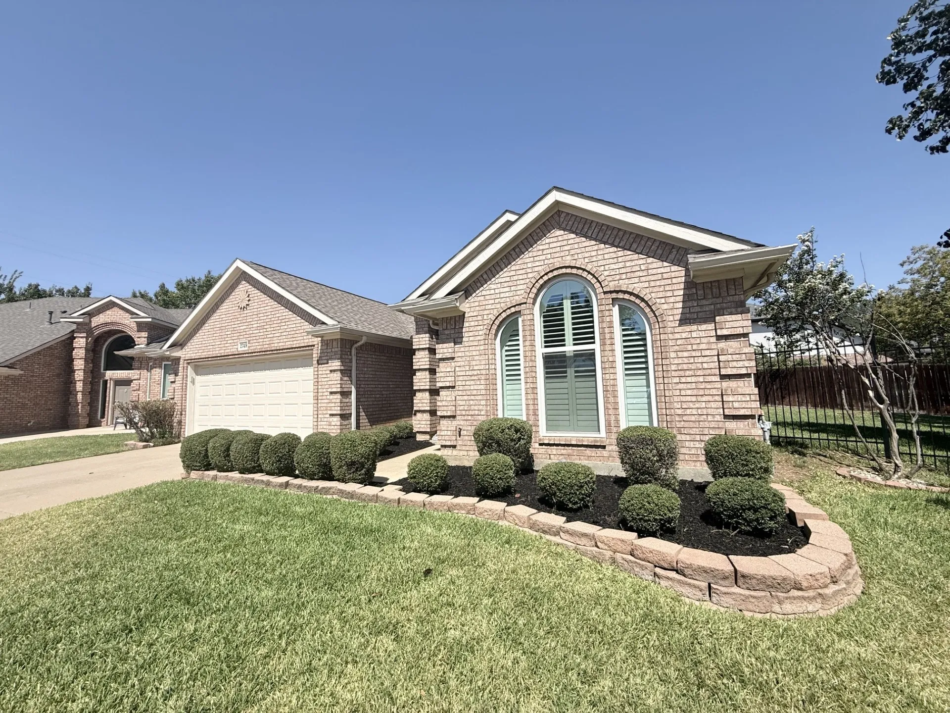 Single Family Residence For Rent in Tarrant County , 2749 Crystal Glenn Circle, Hurst, Texas 76054, 3 Bedroom, 2 Bathroom, 2 Garage spaces, 1,908 Sqft, built in 1996, mls#21383110, Real Estate Agent in Hurst, Homes For Rent in Tarrant county, Homes For Rent in Hurst, Realtor in Hurst Texas, Real Estate Brokerage Independent Realty Texas, Luminita Cordes Realtor