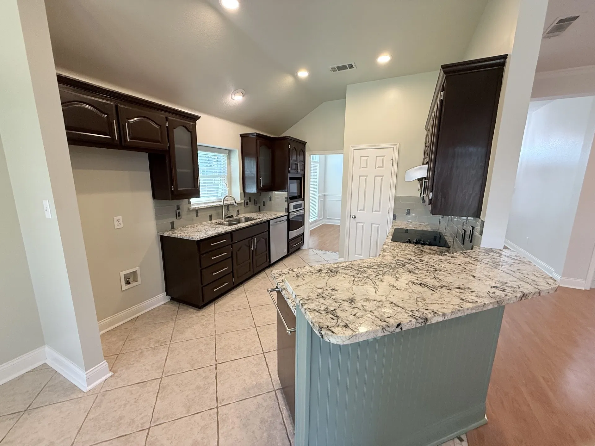 Single Family Residence For Rent in Tarrant County , 2749 Crystal Glenn Circle, Hurst, Texas 76054, 3 Bedroom, 2 Bathroom, 2 Garage spaces, 1,908 Sqft, built in 1996, mls#21383110, Real Estate Agent in Hurst, Homes For Rent in Tarrant county, Homes For Rent in Hurst, Realtor in Hurst Texas, Real Estate Brokerage Independent Realty Texas, Luminita Cordes Realtor