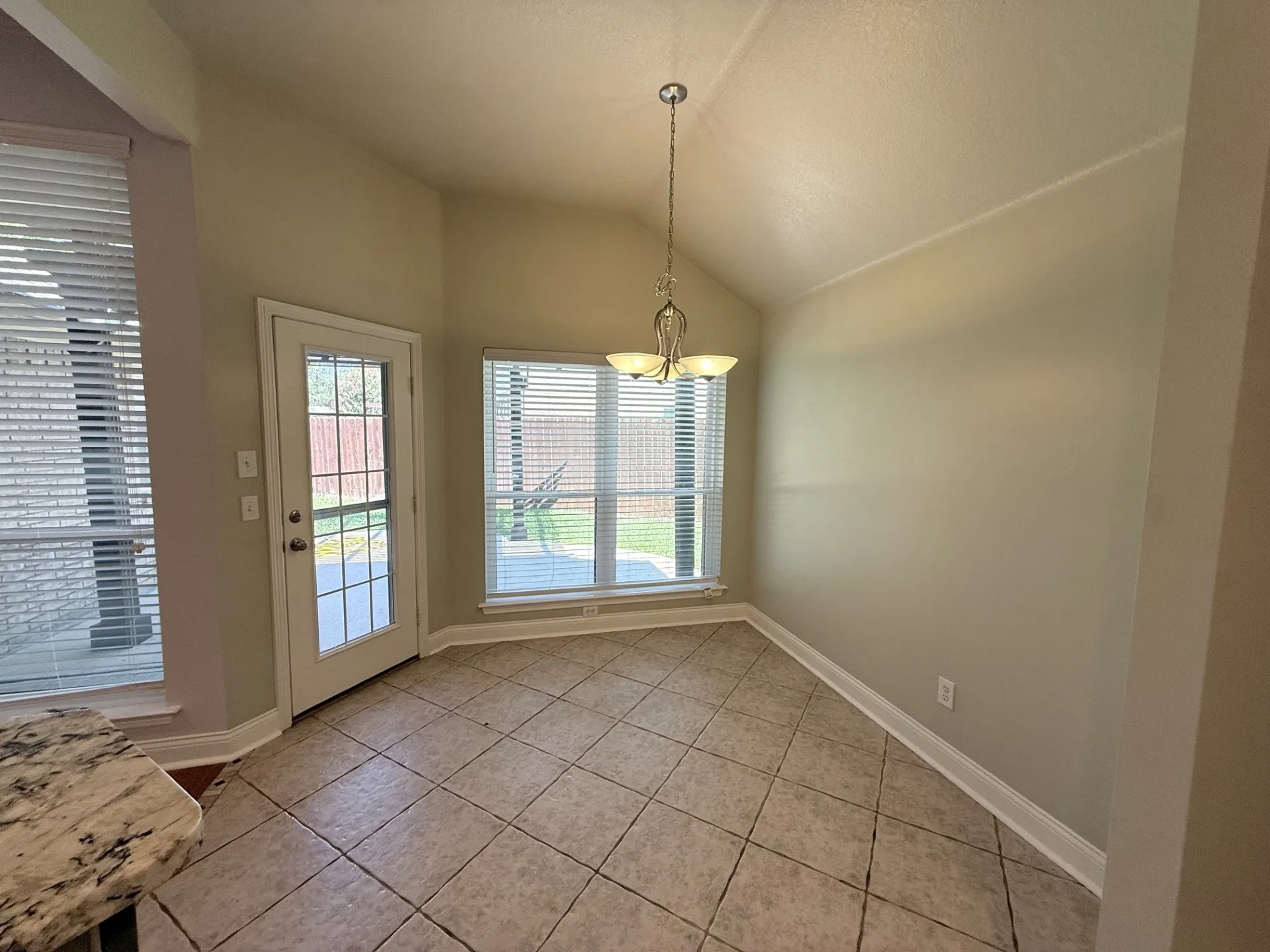 Single Family Residence For Rent in Tarrant County , 2749 Crystal Glenn Circle, Hurst, Texas 76054, 3 Bedroom, 2 Bathroom, 2 Garage spaces, 1,908 Sqft, built in 1996, mls#21383110, Real Estate Agent in Hurst, Homes For Rent in Tarrant county, Homes For Rent in Hurst, Realtor in Hurst Texas, Real Estate Brokerage Independent Realty Texas, Luminita Cordes Realtor