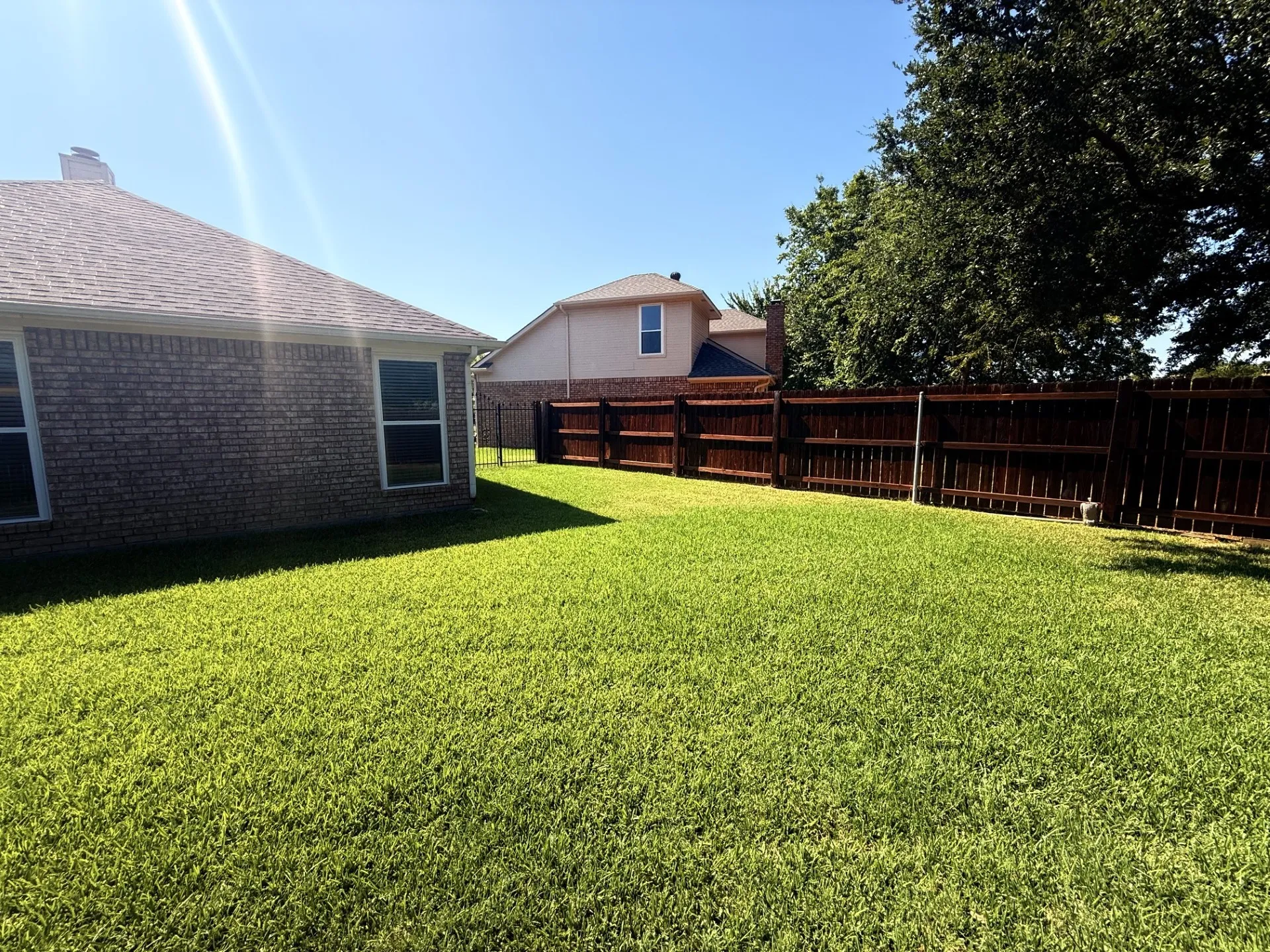 Single Family Residence For Rent in Tarrant County , 2749 Crystal Glenn Circle, Hurst, Texas 76054, 3 Bedroom, 2 Bathroom, 2 Garage spaces, 1,908 Sqft, built in 1996, mls#21383110, Real Estate Agent in Hurst, Homes For Rent in Tarrant county, Homes For Rent in Hurst, Realtor in Hurst Texas, Real Estate Brokerage Independent Realty Texas, Luminita Cordes Realtor
