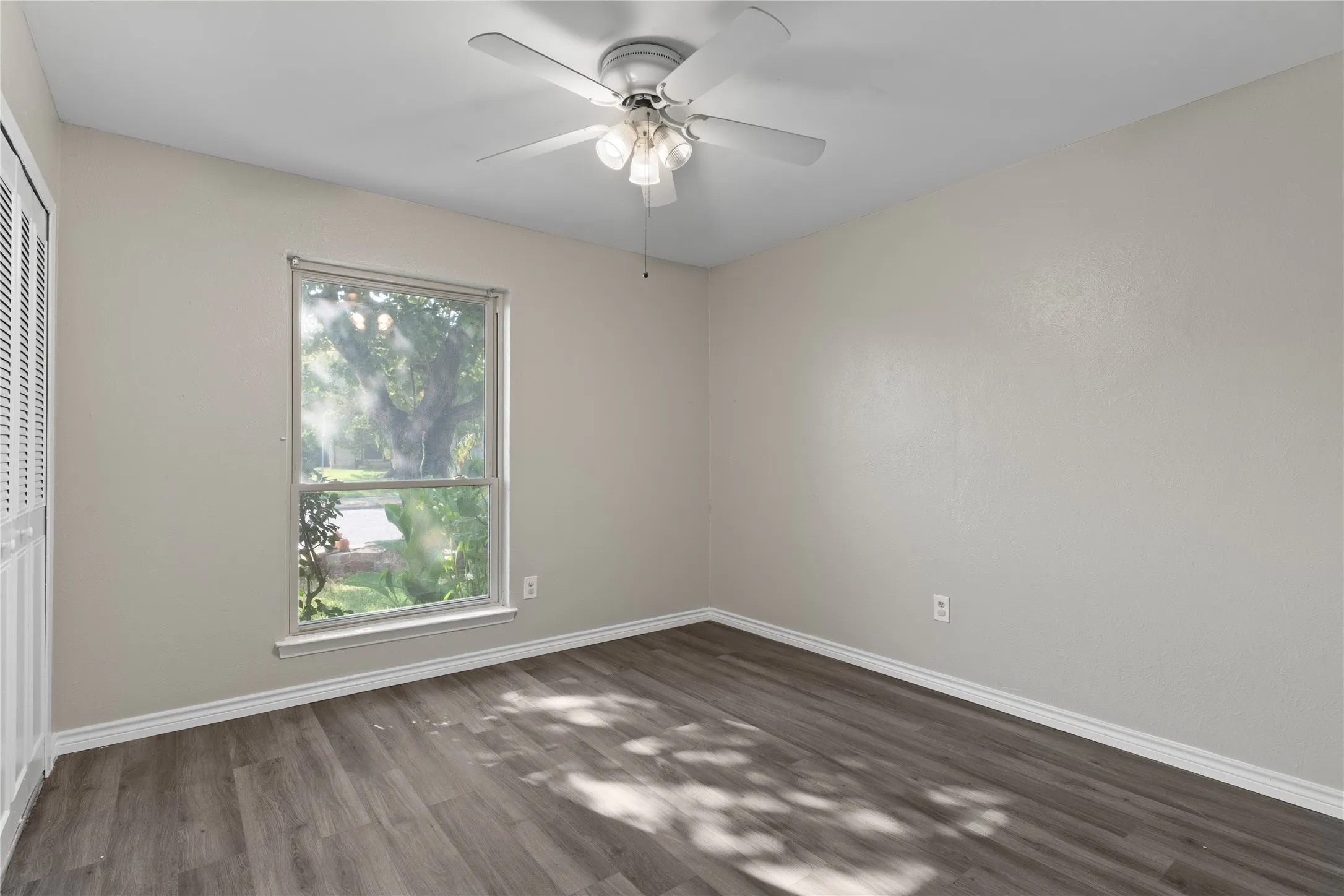 Single Family Residence For Sale in Dallas County , 2200 Etain Road, Irving, Texas 75060, 3 Bedroom, 2 Bathroom, 1 Garage spaces, 1,134 Sqft, built in 1972, mls#21378979, Real Estate Agent in Irving, Homes For Sale in Dallas county, Homes For Sale in Irving, Realtor in Irving Texas, Real Estate Brokerage Independent Realty Texas, Luminita Cordes Realtor