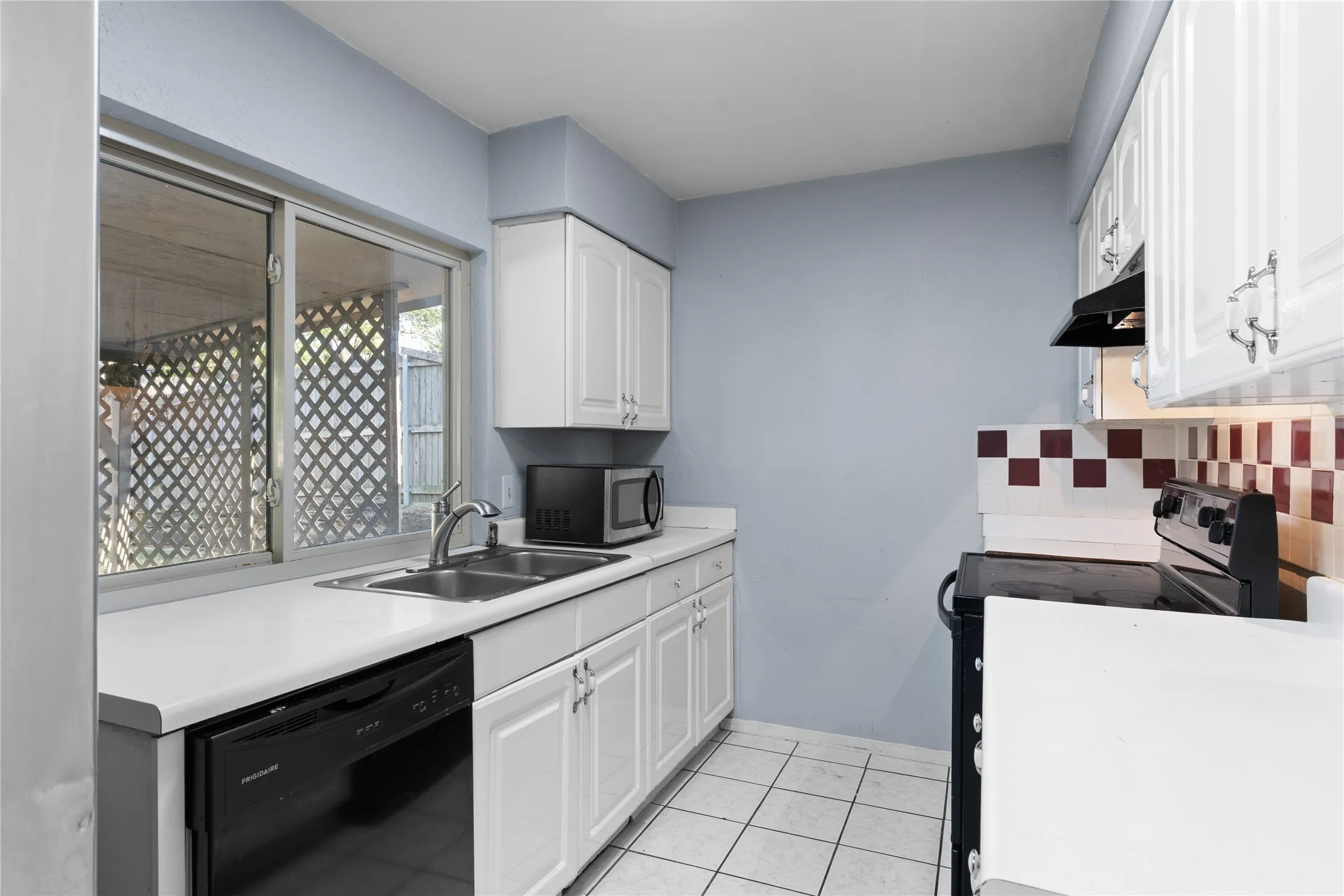 Single Family Residence For Sale in Dallas County , 2200 Etain Road, Irving, Texas 75060, 3 Bedroom, 2 Bathroom, 1 Garage spaces, 1,134 Sqft, built in 1972, mls#21378979, Real Estate Agent in Irving, Homes For Sale in Dallas county, Homes For Sale in Irving, Realtor in Irving Texas, Real Estate Brokerage Independent Realty Texas, Luminita Cordes Realtor