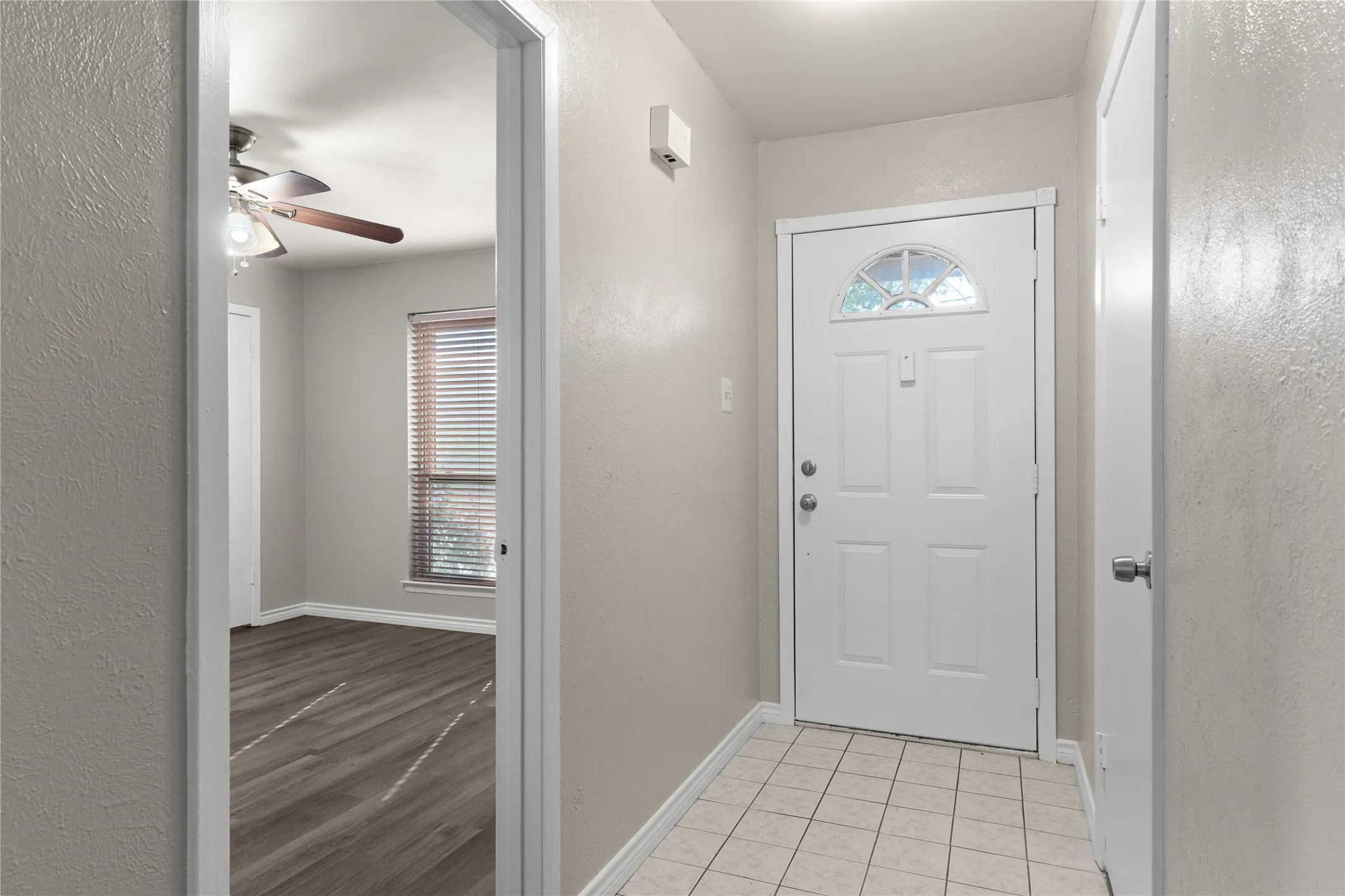Single Family Residence For Sale in Dallas County , 2200 Etain Road, Irving, Texas 75060, 3 Bedroom, 2 Bathroom, 1 Garage spaces, 1,134 Sqft, built in 1972, mls#21378979, Real Estate Agent in Irving, Homes For Sale in Dallas county, Homes For Sale in Irving, Realtor in Irving Texas, Real Estate Brokerage Independent Realty Texas, Luminita Cordes Realtor