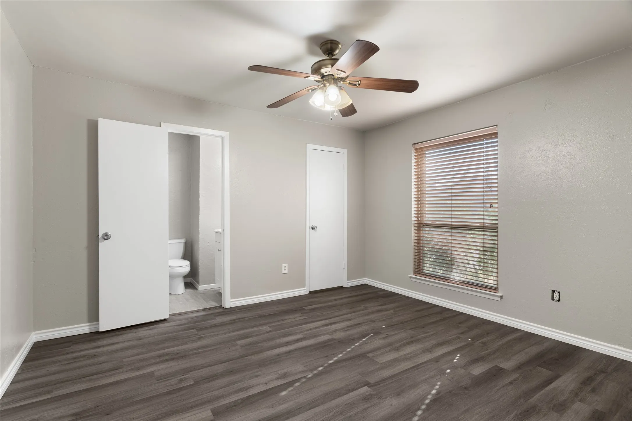 Single Family Residence For Sale in Dallas County , 2200 Etain Road, Irving, Texas 75060, 3 Bedroom, 2 Bathroom, 1 Garage spaces, 1,134 Sqft, built in 1972, mls#21378979, Real Estate Agent in Irving, Homes For Sale in Dallas county, Homes For Sale in Irving, Realtor in Irving Texas, Real Estate Brokerage Independent Realty Texas, Luminita Cordes Realtor