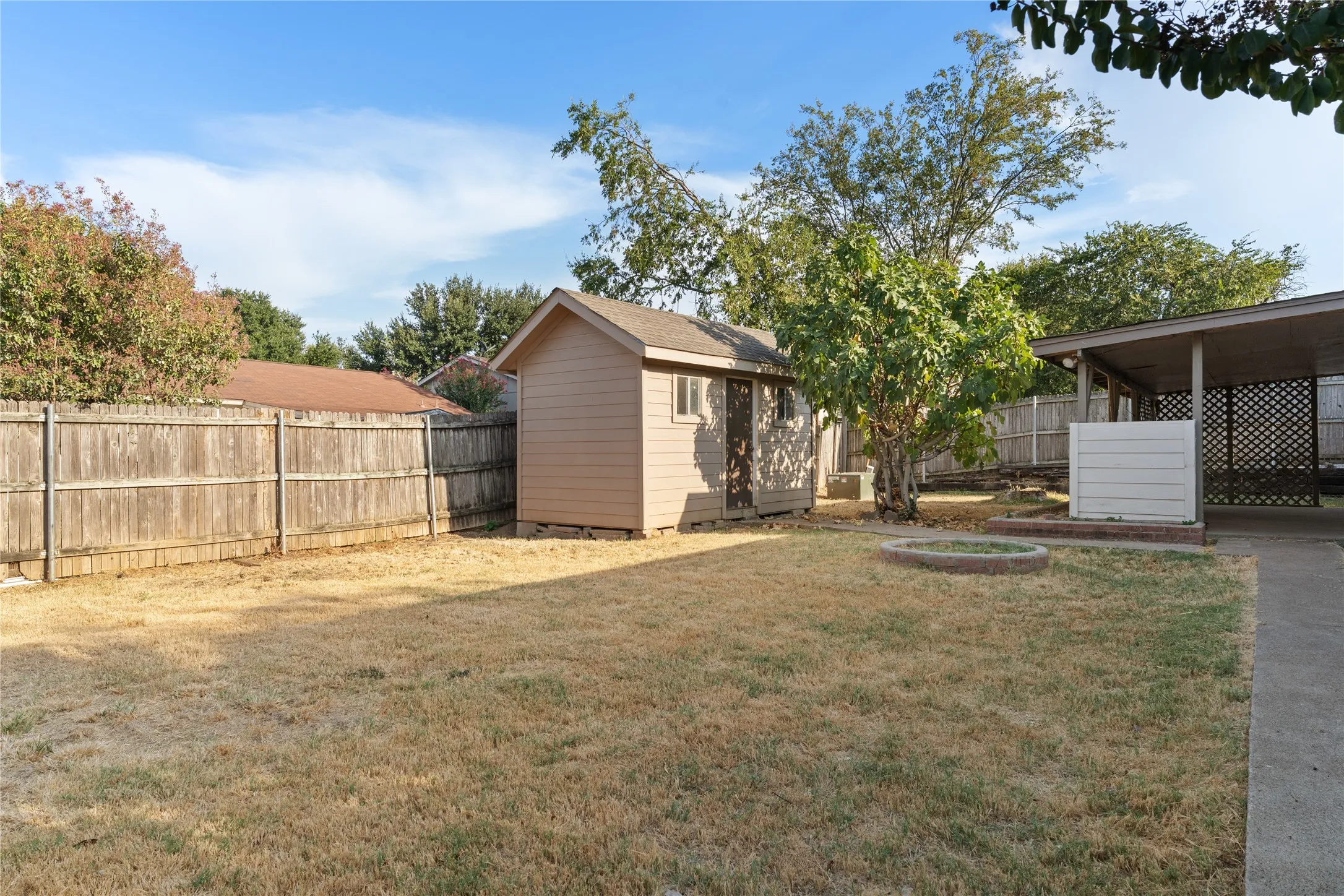 Single Family Residence For Sale in Dallas County , 2200 Etain Road, Irving, Texas 75060, 3 Bedroom, 2 Bathroom, 1 Garage spaces, 1,134 Sqft, built in 1972, mls#21378979, Real Estate Agent in Irving, Homes For Sale in Dallas county, Homes For Sale in Irving, Realtor in Irving Texas, Real Estate Brokerage Independent Realty Texas, Luminita Cordes Realtor