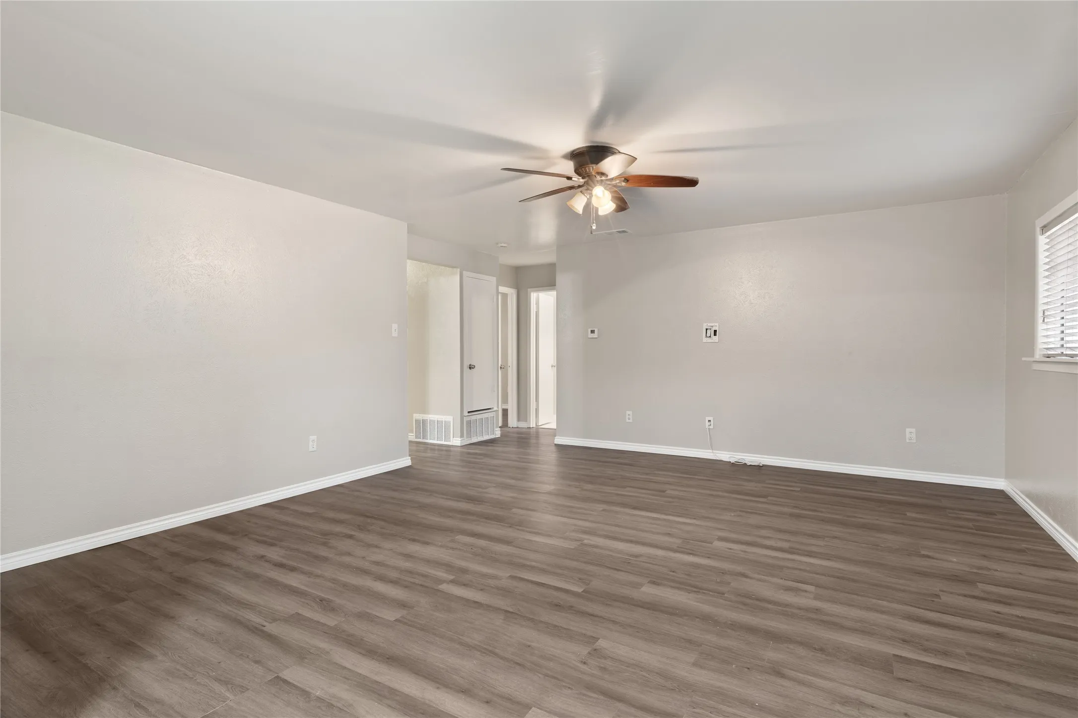 Single Family Residence For Sale in Dallas County , 2200 Etain Road, Irving, Texas 75060, 3 Bedroom, 2 Bathroom, 1 Garage spaces, 1,134 Sqft, built in 1972, mls#21378979, Real Estate Agent in Irving, Homes For Sale in Dallas county, Homes For Sale in Irving, Realtor in Irving Texas, Real Estate Brokerage Independent Realty Texas, Luminita Cordes Realtor