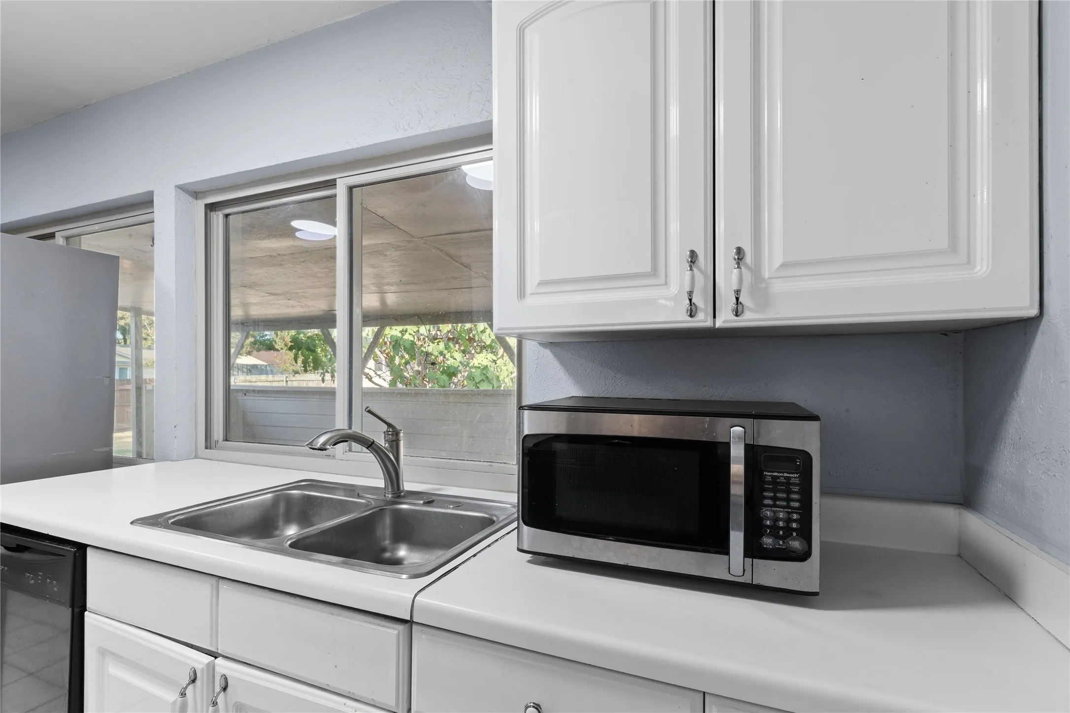 Single Family Residence For Sale in Dallas County , 2200 Etain Road, Irving, Texas 75060, 3 Bedroom, 2 Bathroom, 1 Garage spaces, 1,134 Sqft, built in 1972, mls#21378979, Real Estate Agent in Irving, Homes For Sale in Dallas county, Homes For Sale in Irving, Realtor in Irving Texas, Real Estate Brokerage Independent Realty Texas, Luminita Cordes Realtor