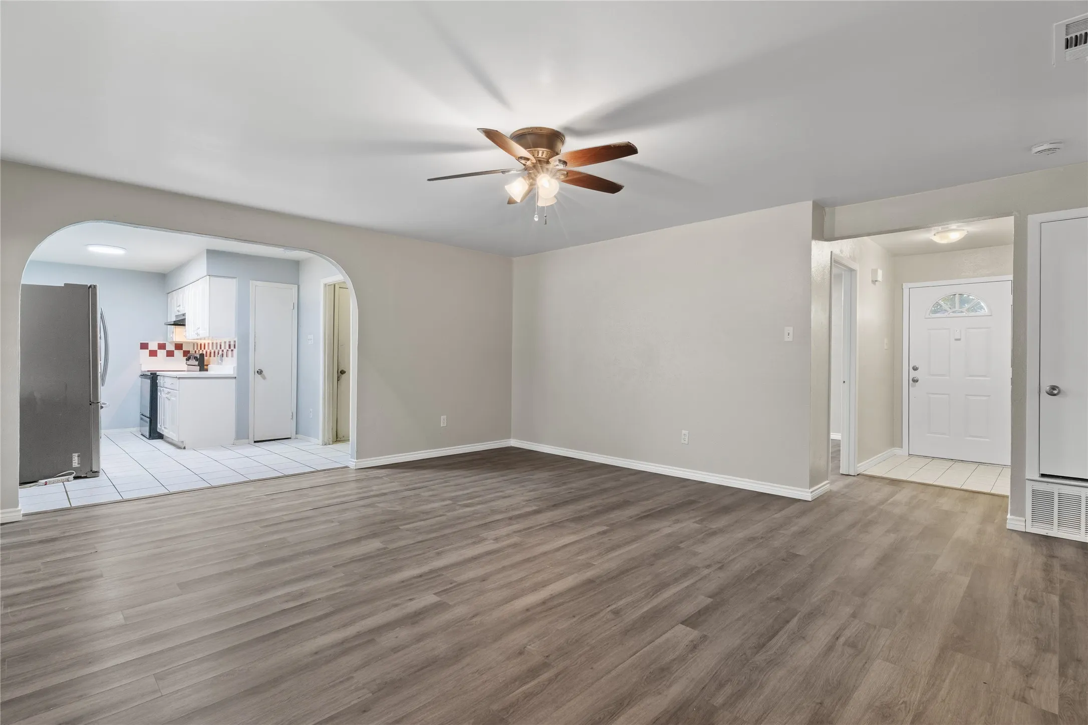 Single Family Residence For Sale in Dallas County , 2200 Etain Road, Irving, Texas 75060, 3 Bedroom, 2 Bathroom, 1 Garage spaces, 1,134 Sqft, built in 1972, mls#21378979, Real Estate Agent in Irving, Homes For Sale in Dallas county, Homes For Sale in Irving, Realtor in Irving Texas, Real Estate Brokerage Independent Realty Texas, Luminita Cordes Realtor