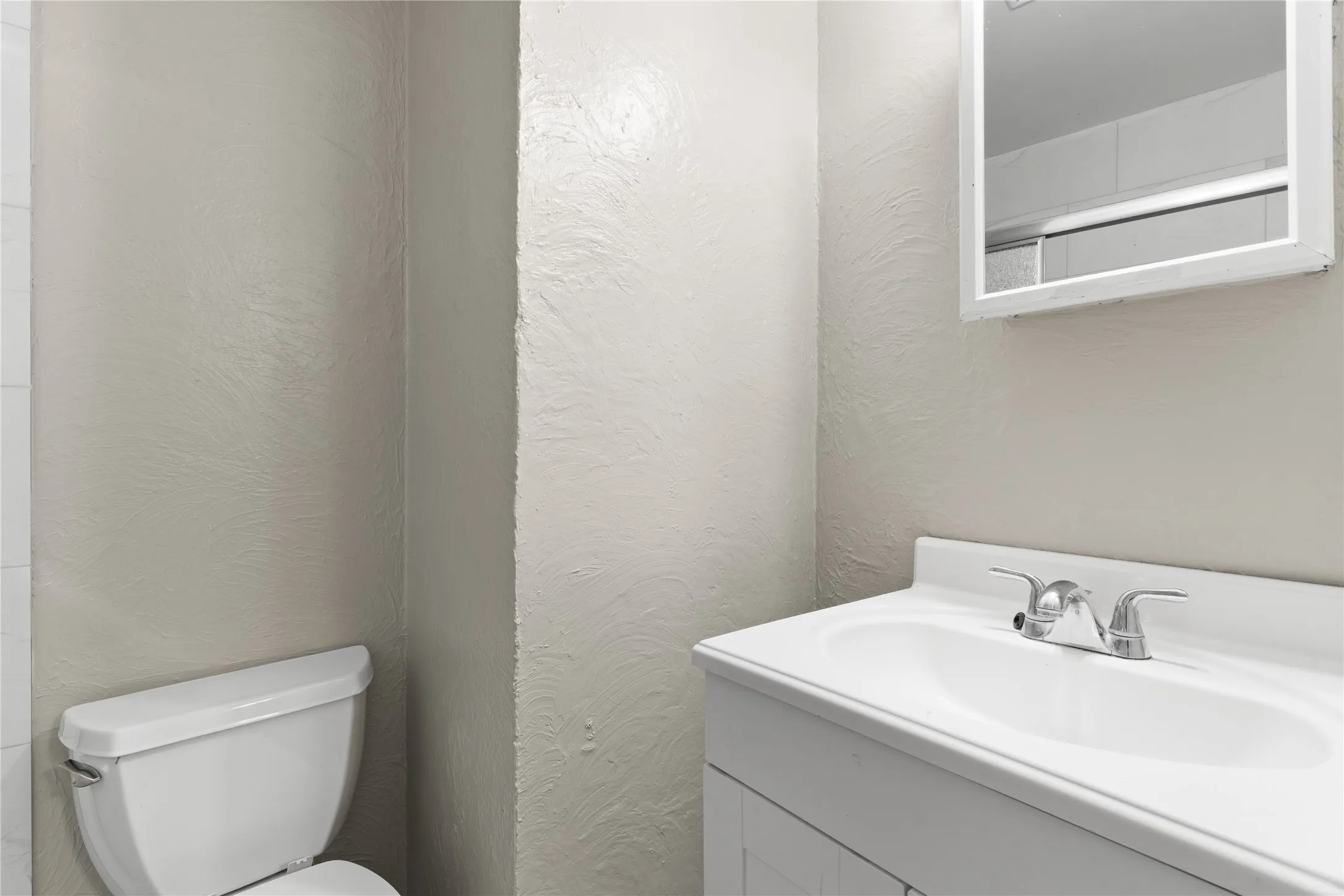 Single Family Residence For Sale in Dallas County , 2200 Etain Road, Irving, Texas 75060, 3 Bedroom, 2 Bathroom, 1 Garage spaces, 1,134 Sqft, built in 1972, mls#21378979, Real Estate Agent in Irving, Homes For Sale in Dallas county, Homes For Sale in Irving, Realtor in Irving Texas, Real Estate Brokerage Independent Realty Texas, Luminita Cordes Realtor