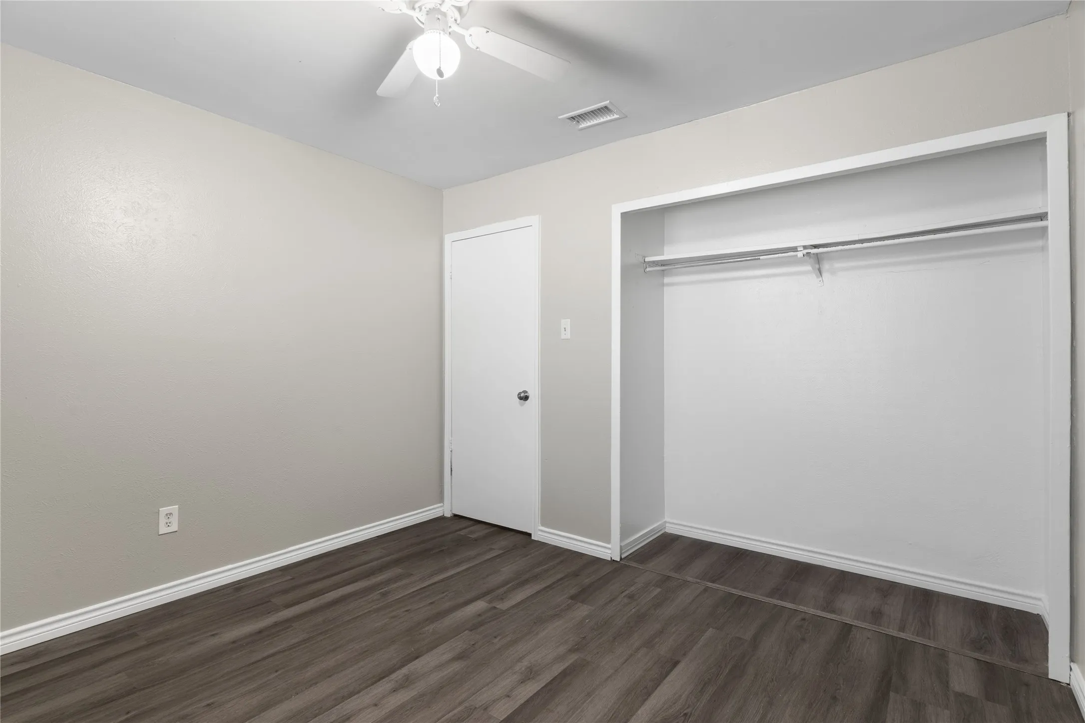 Single Family Residence For Sale in Dallas County , 2200 Etain Road, Irving, Texas 75060, 3 Bedroom, 2 Bathroom, 1 Garage spaces, 1,134 Sqft, built in 1972, mls#21378979, Real Estate Agent in Irving, Homes For Sale in Dallas county, Homes For Sale in Irving, Realtor in Irving Texas, Real Estate Brokerage Independent Realty Texas, Luminita Cordes Realtor
