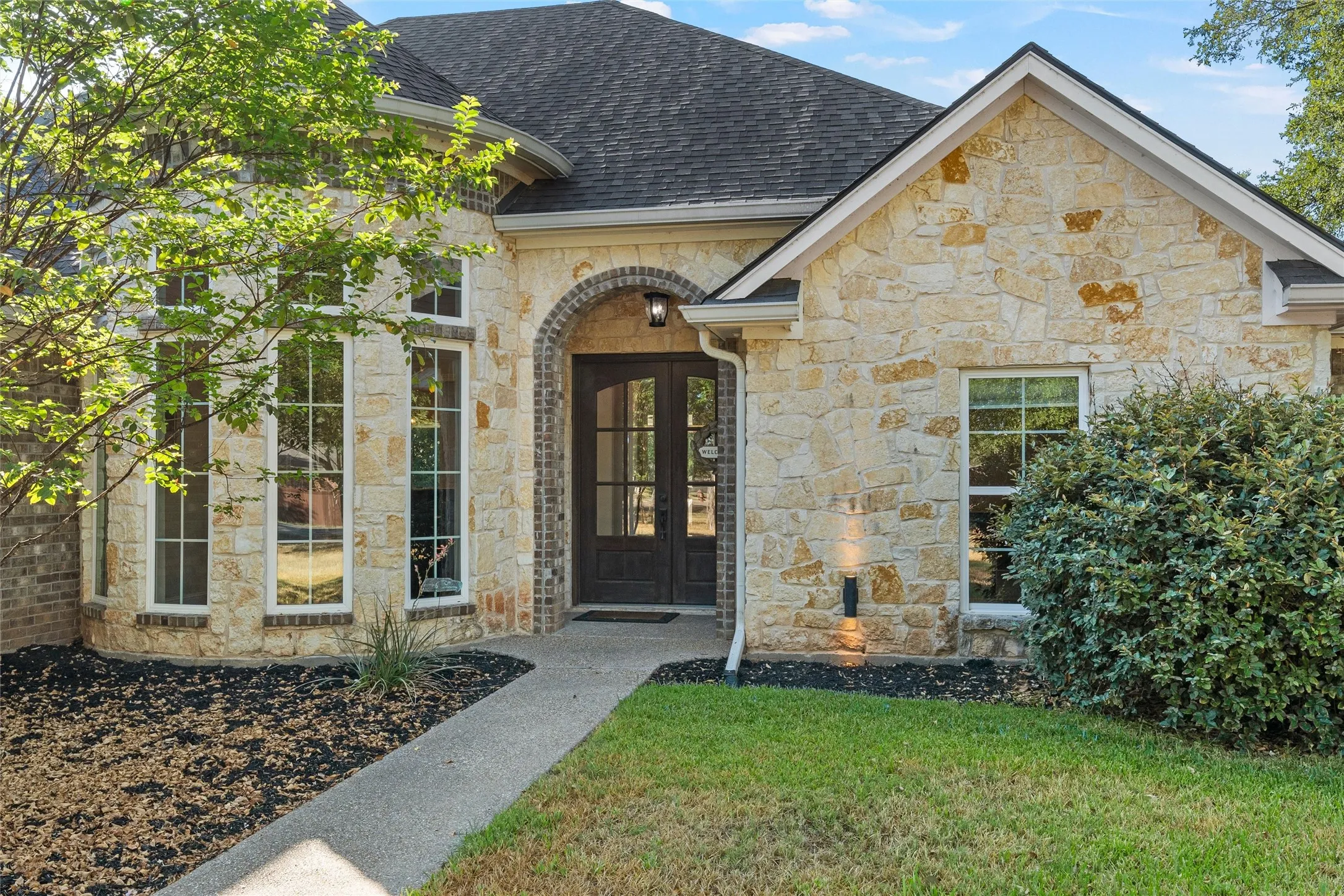 Single Family Residence For Sale in Mc Lennan County , 580 Whispering Oaks, China Spring, Texas 76633, 4 Bedroom, 3 Bathroom, 2 Garage spaces, 2,407 Sqft, built in 2017, mls#21383135, Real Estate Agent in China Spring, Homes For Sale in Mc Lennan county, Homes For Sale in China Spring, Realtor in China Spring Texas, Real Estate Brokerage Independent Realty Texas, Luminita Cordes Realtor