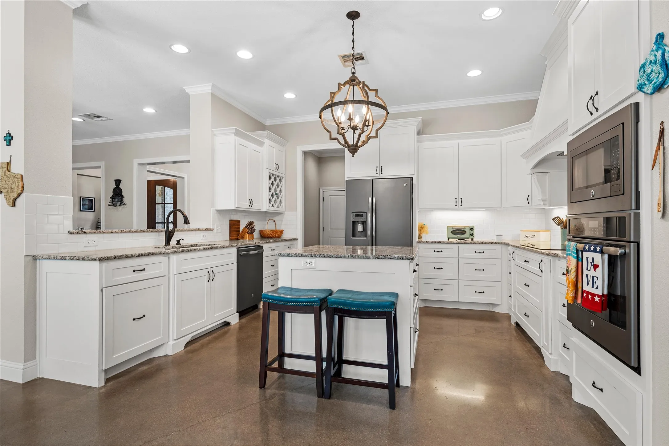 Single Family Residence For Sale in Mc Lennan County , 580 Whispering Oaks, China Spring, Texas 76633, 4 Bedroom, 3 Bathroom, 2 Garage spaces, 2,407 Sqft, built in 2017, mls#21383135, Real Estate Agent in China Spring, Homes For Sale in Mc Lennan county, Homes For Sale in China Spring, Realtor in China Spring Texas, Real Estate Brokerage Independent Realty Texas, Luminita Cordes Realtor