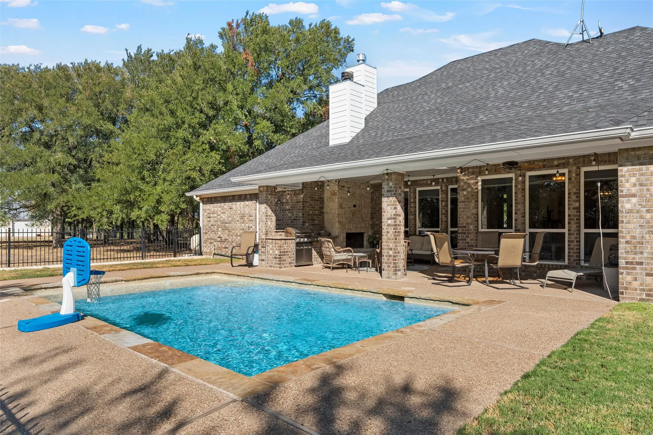 Single Family Residence For Sale in Mc Lennan County , 580 Whispering Oaks, China Spring, Texas 76633, 4 Bedroom, 3 Bathroom, 2 Garage spaces, 2,407 Sqft, built in 2017, mls#21383135, Real Estate Agent in China Spring, Homes For Sale in Mc Lennan county, Homes For Sale in China Spring, Realtor in China Spring Texas, Real Estate Brokerage Independent Realty Texas, Luminita Cordes Realtor
