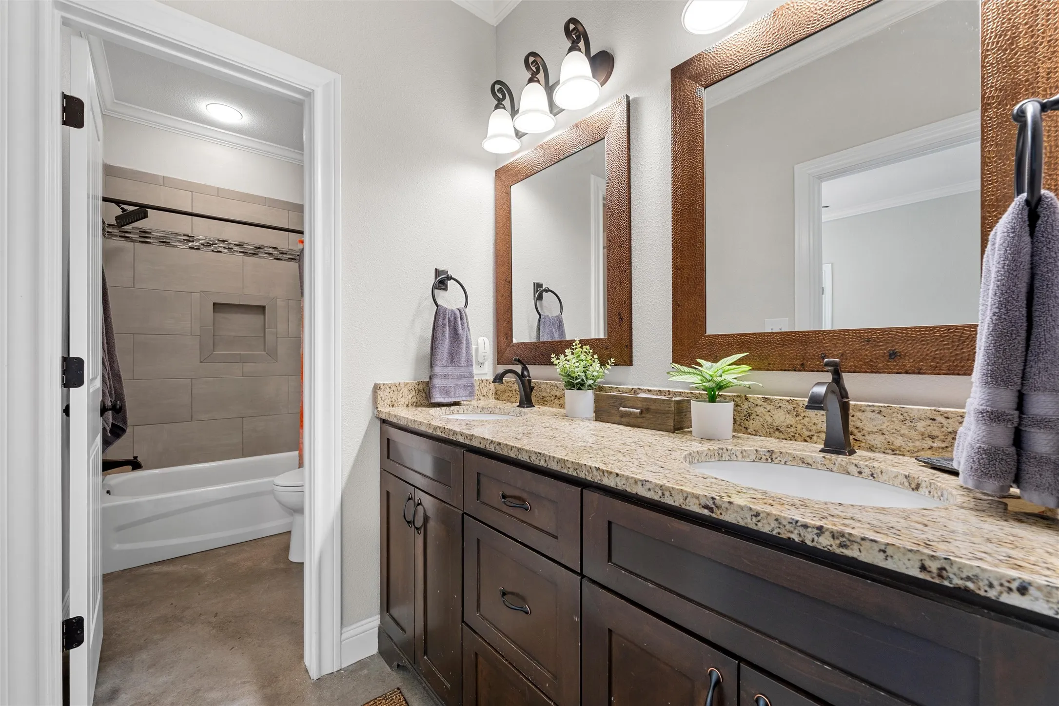 Single Family Residence For Sale in Mc Lennan County , 580 Whispering Oaks, China Spring, Texas 76633, 4 Bedroom, 3 Bathroom, 2 Garage spaces, 2,407 Sqft, built in 2017, mls#21383135, Real Estate Agent in China Spring, Homes For Sale in Mc Lennan county, Homes For Sale in China Spring, Realtor in China Spring Texas, Real Estate Brokerage Independent Realty Texas, Luminita Cordes Realtor