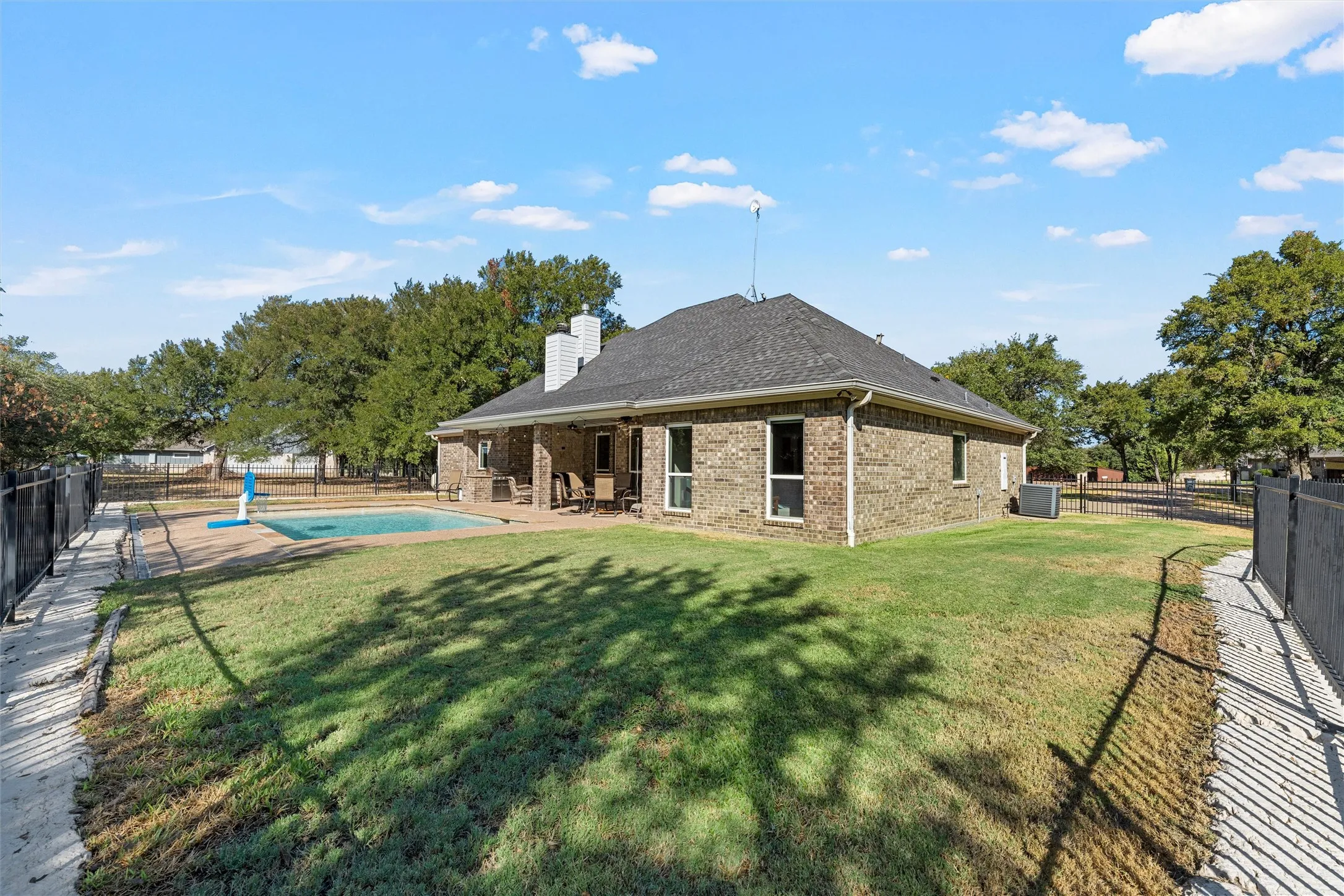Single Family Residence For Sale in Mc Lennan County , 580 Whispering Oaks, China Spring, Texas 76633, 4 Bedroom, 3 Bathroom, 2 Garage spaces, 2,407 Sqft, built in 2017, mls#21383135, Real Estate Agent in China Spring, Homes For Sale in Mc Lennan county, Homes For Sale in China Spring, Realtor in China Spring Texas, Real Estate Brokerage Independent Realty Texas, Luminita Cordes Realtor