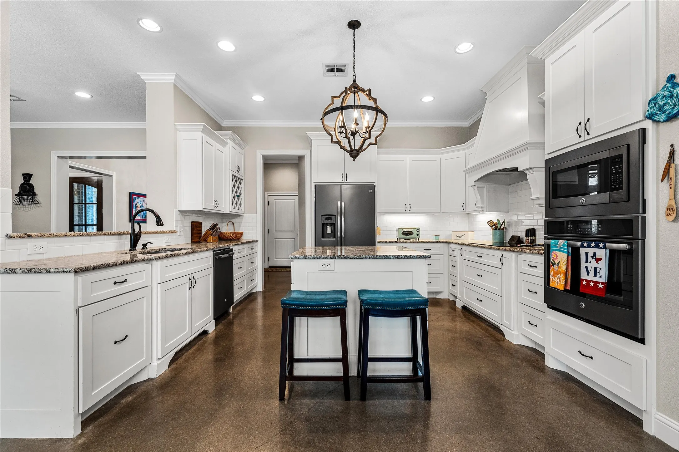 Single Family Residence For Sale in Mc Lennan County , 580 Whispering Oaks, China Spring, Texas 76633, 4 Bedroom, 3 Bathroom, 2 Garage spaces, 2,407 Sqft, built in 2017, mls#21383135, Real Estate Agent in China Spring, Homes For Sale in Mc Lennan county, Homes For Sale in China Spring, Realtor in China Spring Texas, Real Estate Brokerage Independent Realty Texas, Luminita Cordes Realtor