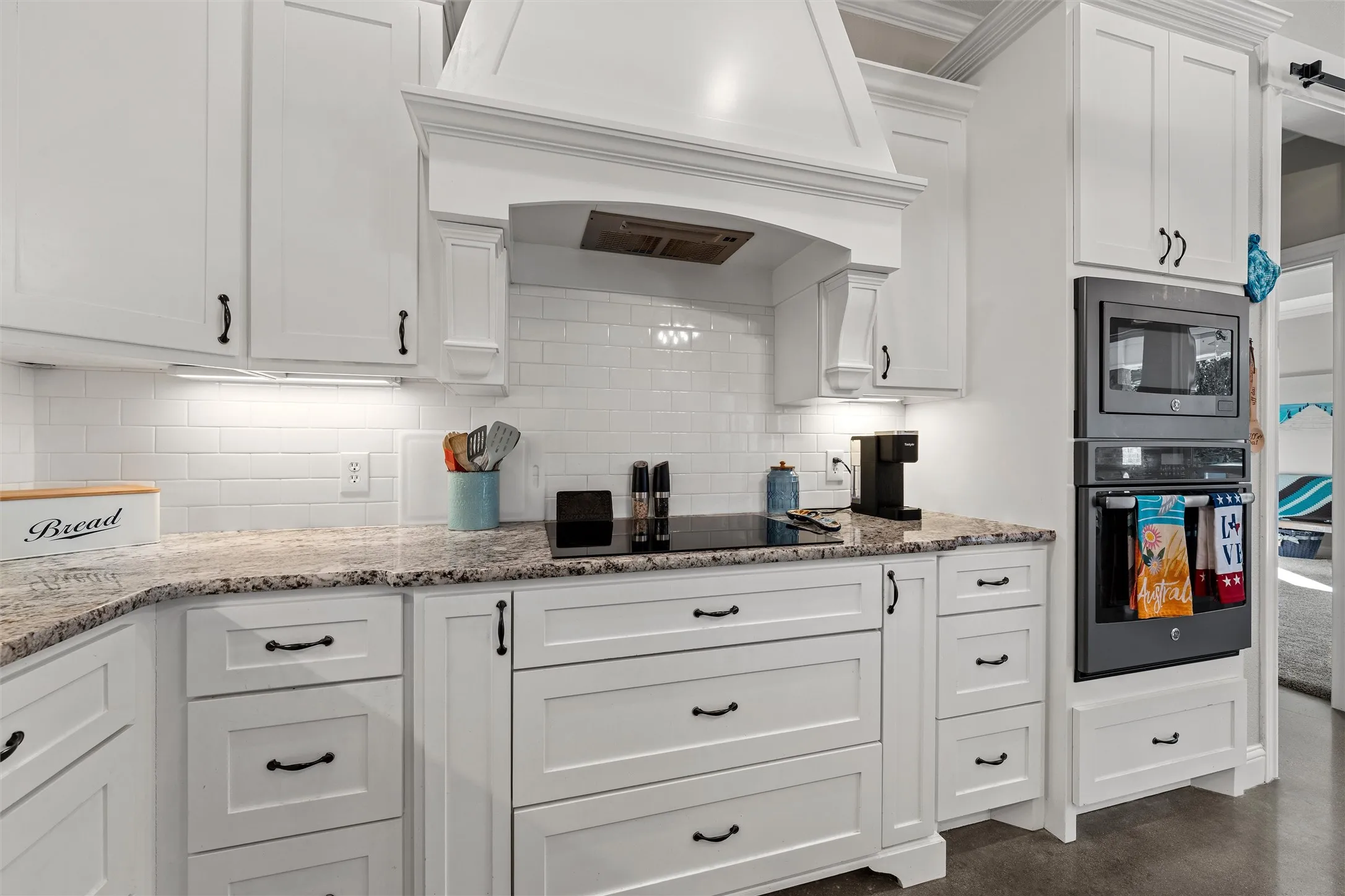 Single Family Residence For Sale in Mc Lennan County , 580 Whispering Oaks, China Spring, Texas 76633, 4 Bedroom, 3 Bathroom, 2 Garage spaces, 2,407 Sqft, built in 2017, mls#21383135, Real Estate Agent in China Spring, Homes For Sale in Mc Lennan county, Homes For Sale in China Spring, Realtor in China Spring Texas, Real Estate Brokerage Independent Realty Texas, Luminita Cordes Realtor