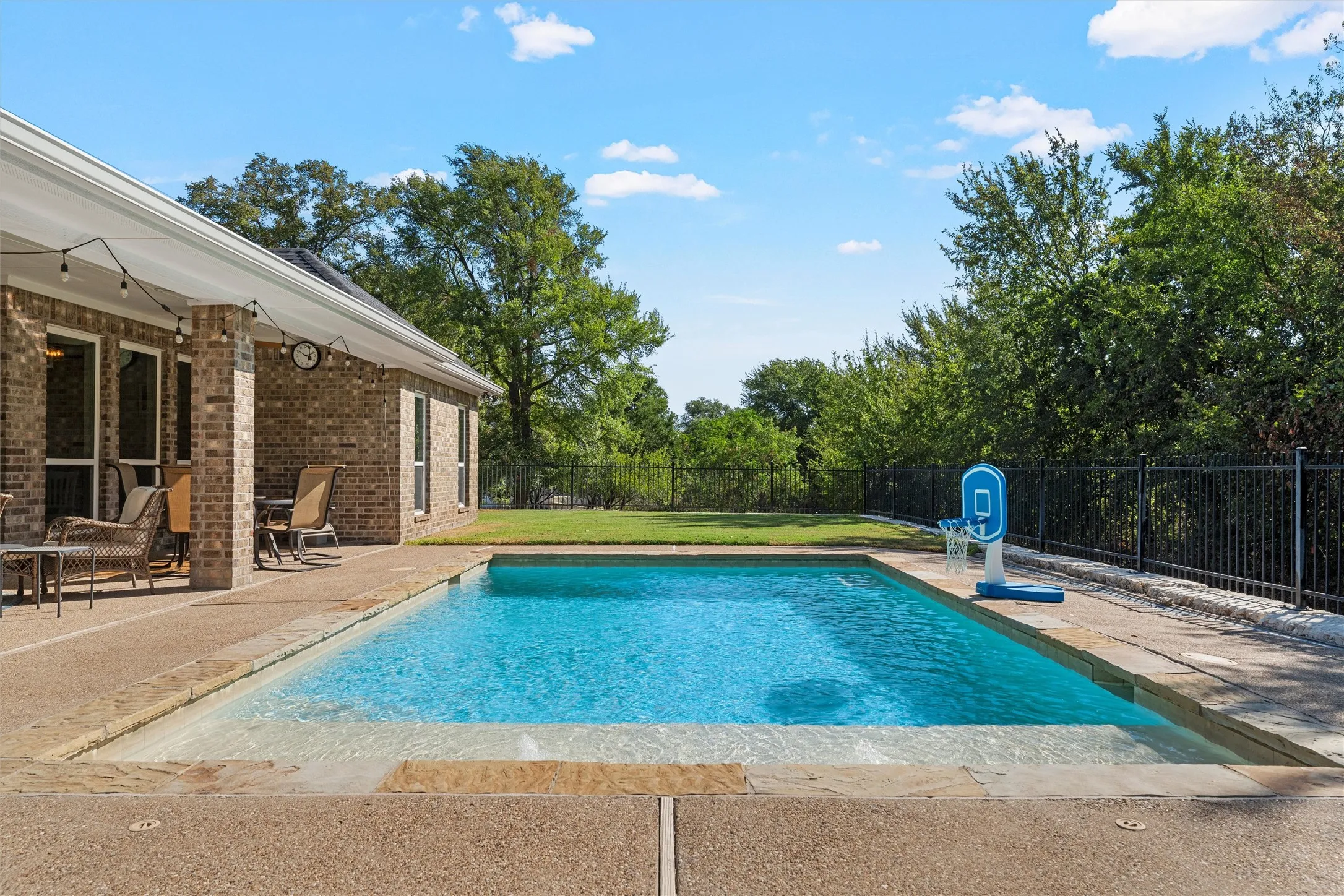 Single Family Residence For Sale in Mc Lennan County , 580 Whispering Oaks, China Spring, Texas 76633, 4 Bedroom, 3 Bathroom, 2 Garage spaces, 2,407 Sqft, built in 2017, mls#21383135, Real Estate Agent in China Spring, Homes For Sale in Mc Lennan county, Homes For Sale in China Spring, Realtor in China Spring Texas, Real Estate Brokerage Independent Realty Texas, Luminita Cordes Realtor