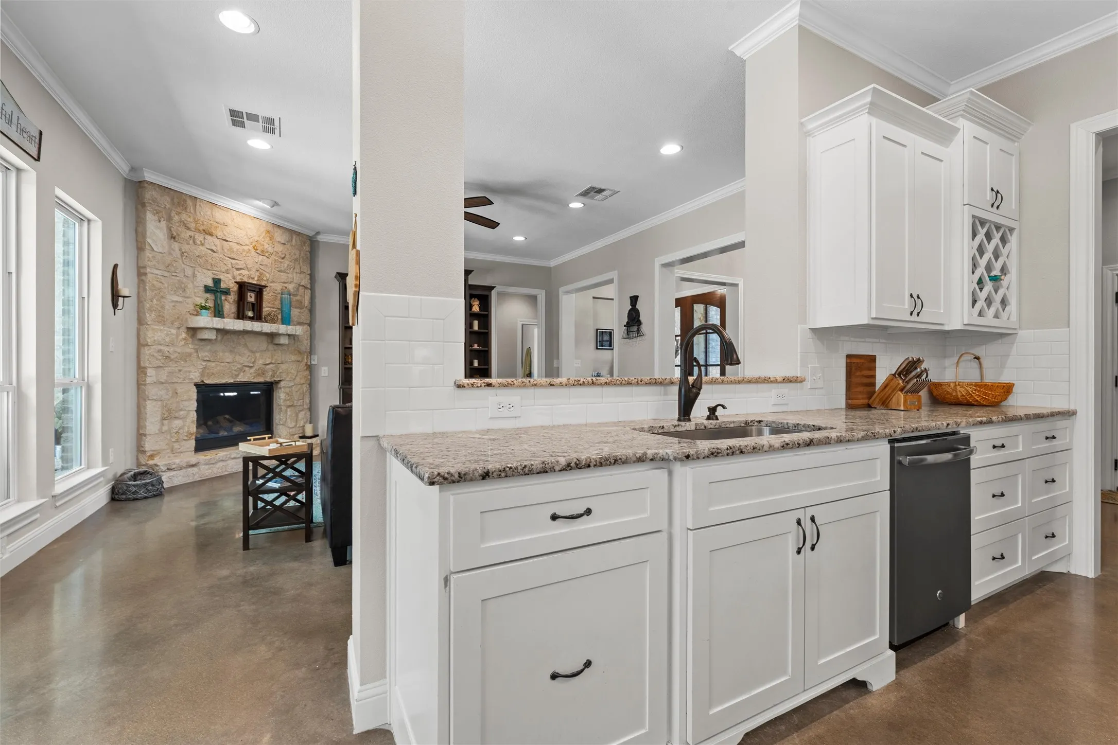 Single Family Residence For Sale in Mc Lennan County , 580 Whispering Oaks, China Spring, Texas 76633, 4 Bedroom, 3 Bathroom, 2 Garage spaces, 2,407 Sqft, built in 2017, mls#21383135, Real Estate Agent in China Spring, Homes For Sale in Mc Lennan county, Homes For Sale in China Spring, Realtor in China Spring Texas, Real Estate Brokerage Independent Realty Texas, Luminita Cordes Realtor