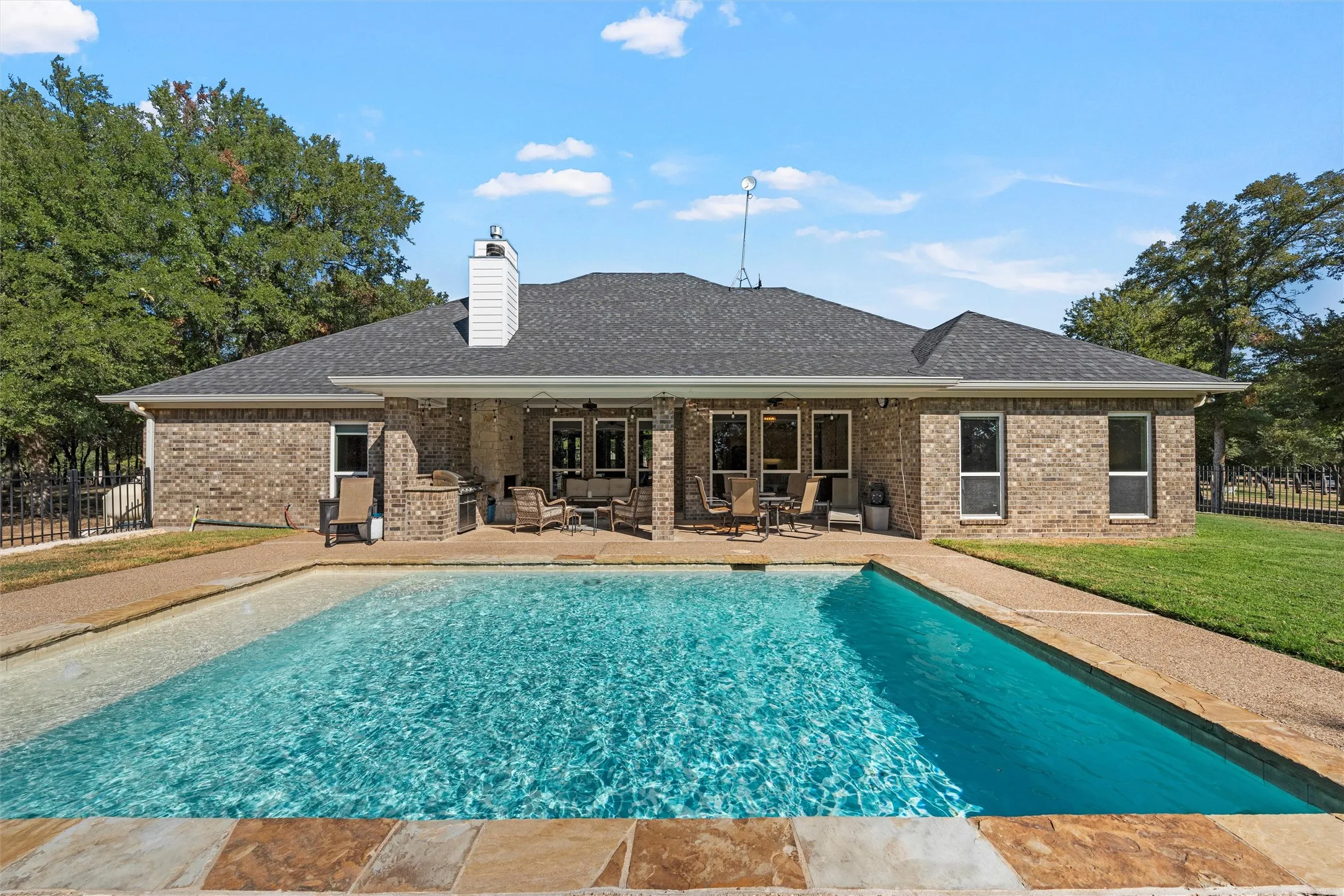 Single Family Residence For Sale in Mc Lennan County , 580 Whispering Oaks, China Spring, Texas 76633, 4 Bedroom, 3 Bathroom, 2 Garage spaces, 2,407 Sqft, built in 2017, mls#21383135, Real Estate Agent in China Spring, Homes For Sale in Mc Lennan county, Homes For Sale in China Spring, Realtor in China Spring Texas, Real Estate Brokerage Independent Realty Texas, Luminita Cordes Realtor