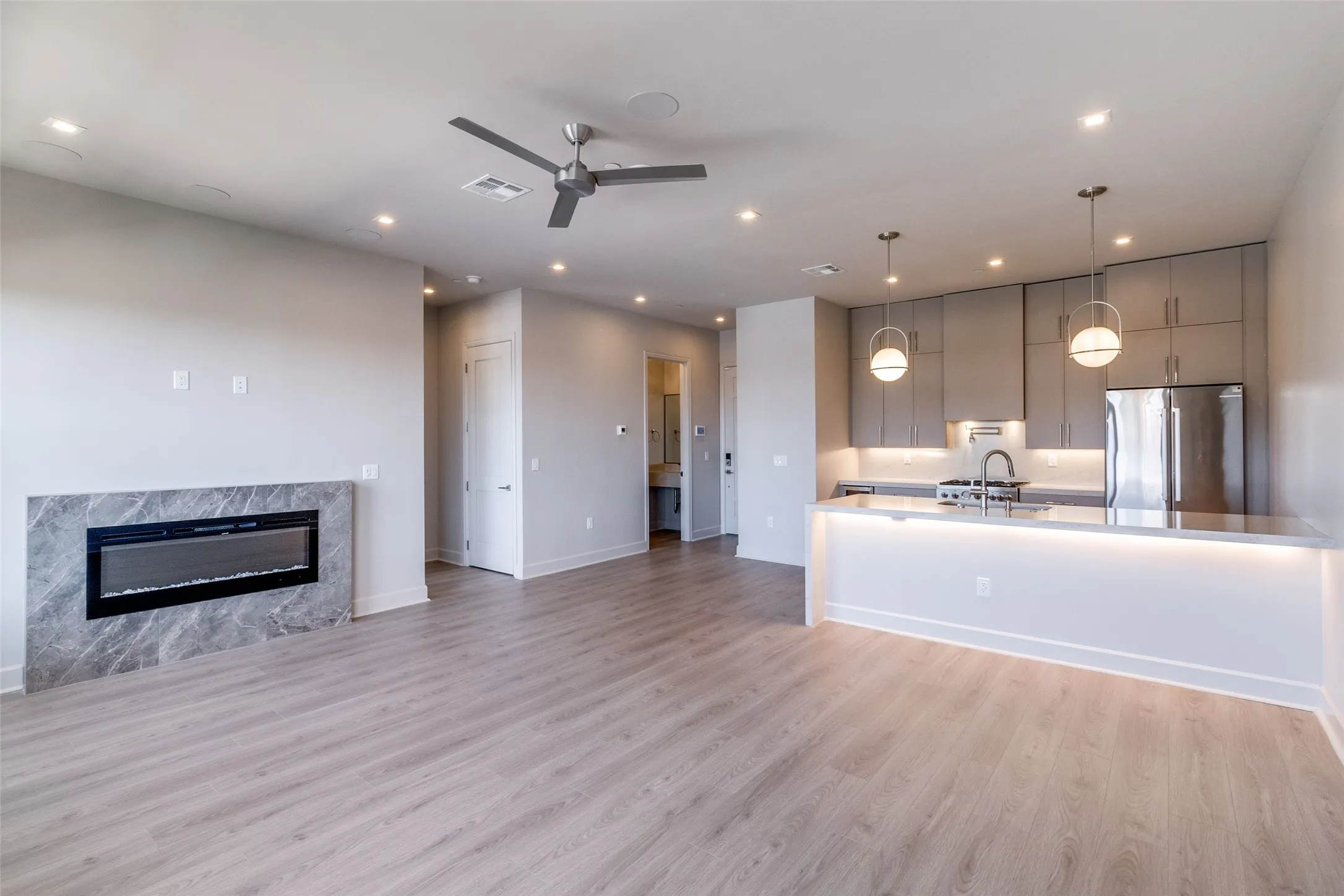 Condominium For Sale in Dallas County , 1900 S Ervay Street 310, Dallas, Texas 75215, 1 Bedroom, 2 Bathroom, 2 Garage spaces, 898 Sqft, built in 2026, mls#21383106, Real Estate Agent in Dallas, Homes For Sale in Dallas county, Homes For Sale in Dallas, Realtor in Dallas Texas, Real Estate Brokerage Independent Realty Texas, Luminita Cordes Realtor