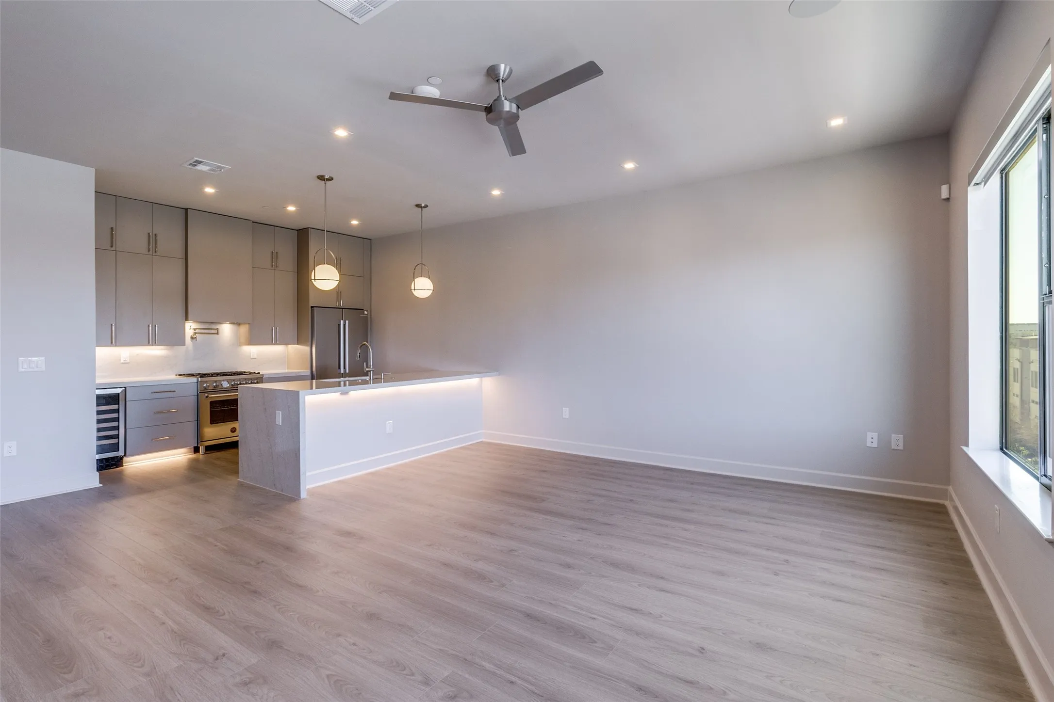 Condominium For Sale in Dallas County , 1900 S Ervay Street 310, Dallas, Texas 75215, 1 Bedroom, 2 Bathroom, 2 Garage spaces, 898 Sqft, built in 2026, mls#21383106, Real Estate Agent in Dallas, Homes For Sale in Dallas county, Homes For Sale in Dallas, Realtor in Dallas Texas, Real Estate Brokerage Independent Realty Texas, Luminita Cordes Realtor