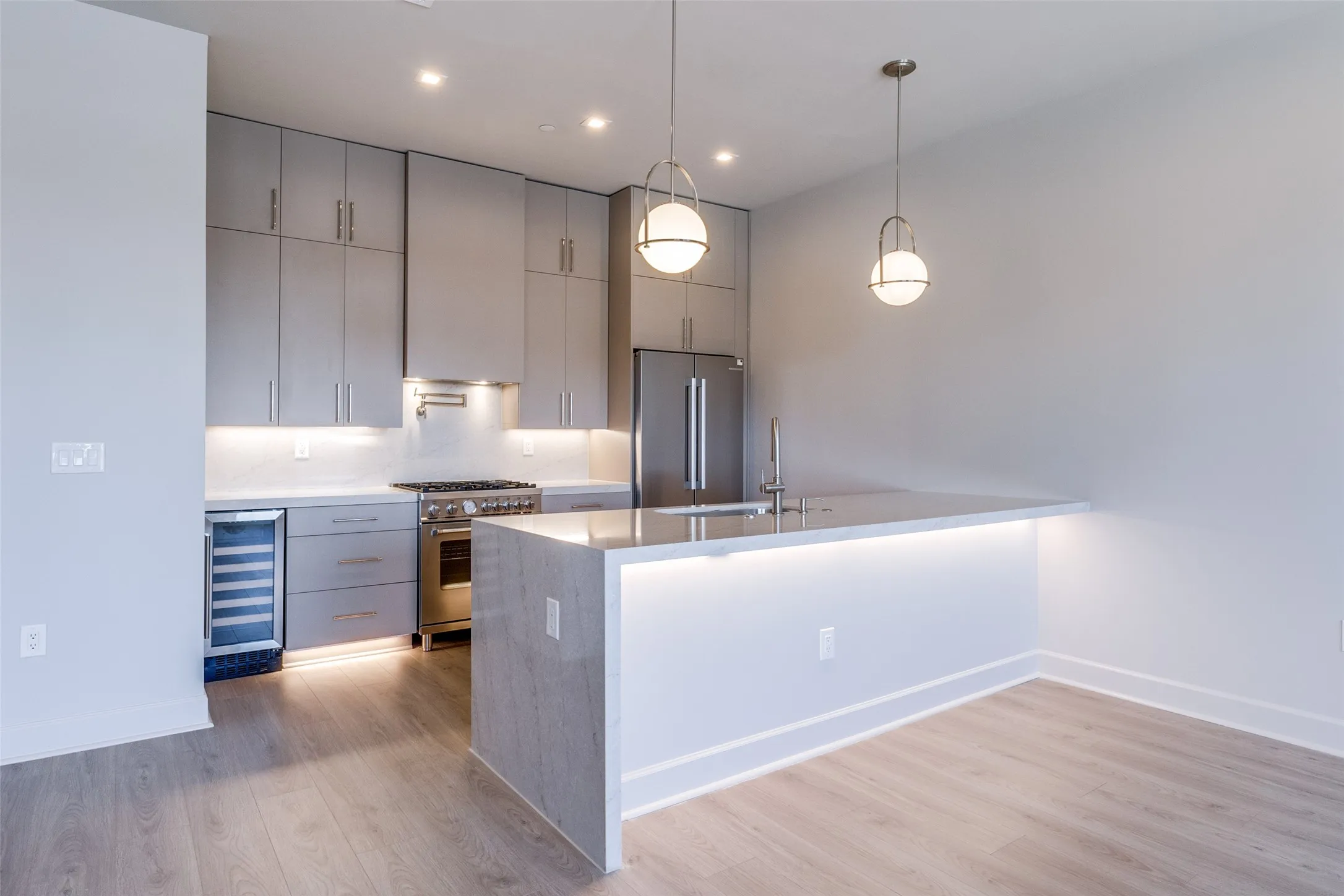 Condominium For Sale in Dallas County , 1900 S Ervay Street 310, Dallas, Texas 75215, 1 Bedroom, 2 Bathroom, 2 Garage spaces, 898 Sqft, built in 2026, mls#21383106, Real Estate Agent in Dallas, Homes For Sale in Dallas county, Homes For Sale in Dallas, Realtor in Dallas Texas, Real Estate Brokerage Independent Realty Texas, Luminita Cordes Realtor